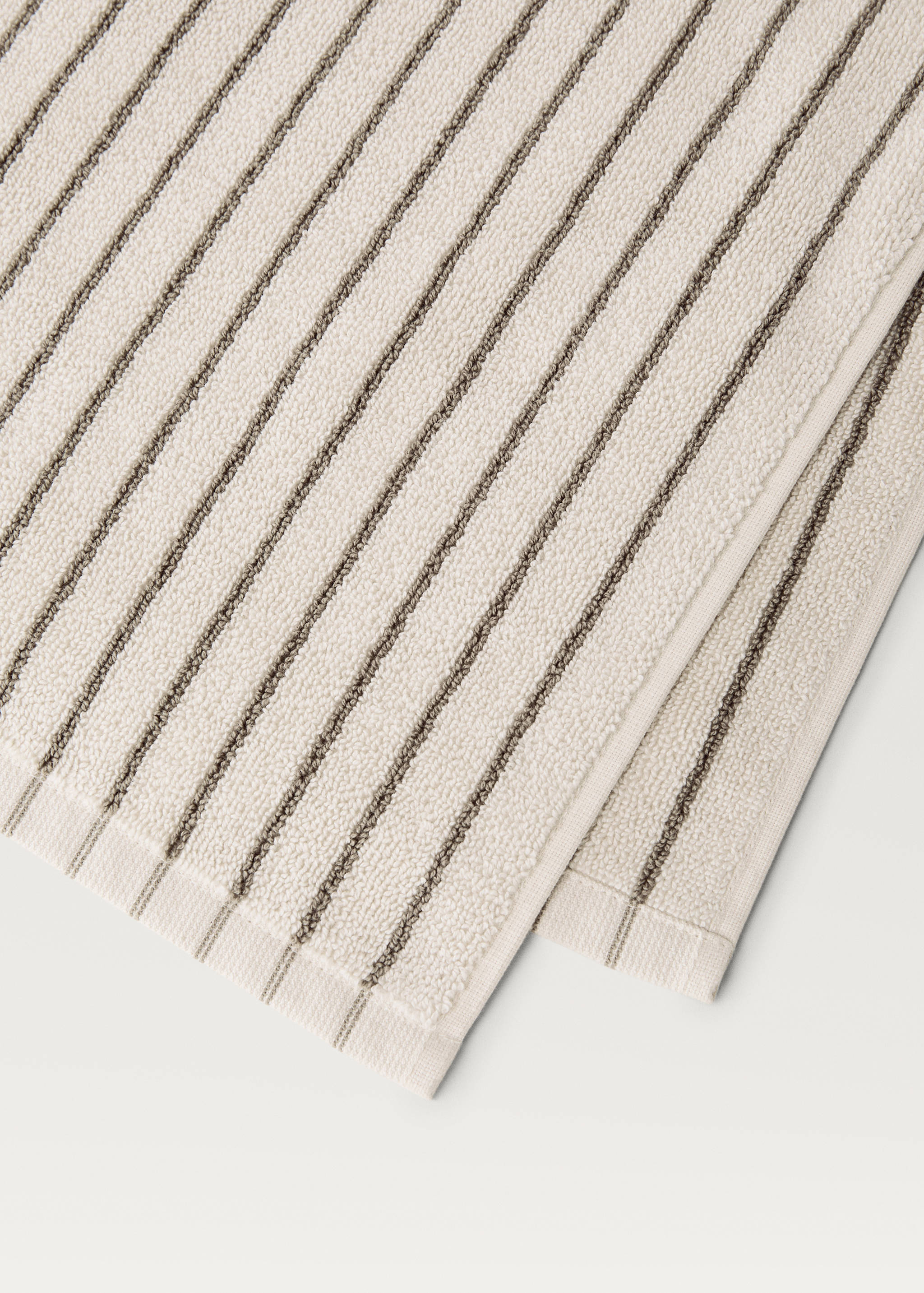 Two-tone striped bath mat - Details of the article 2