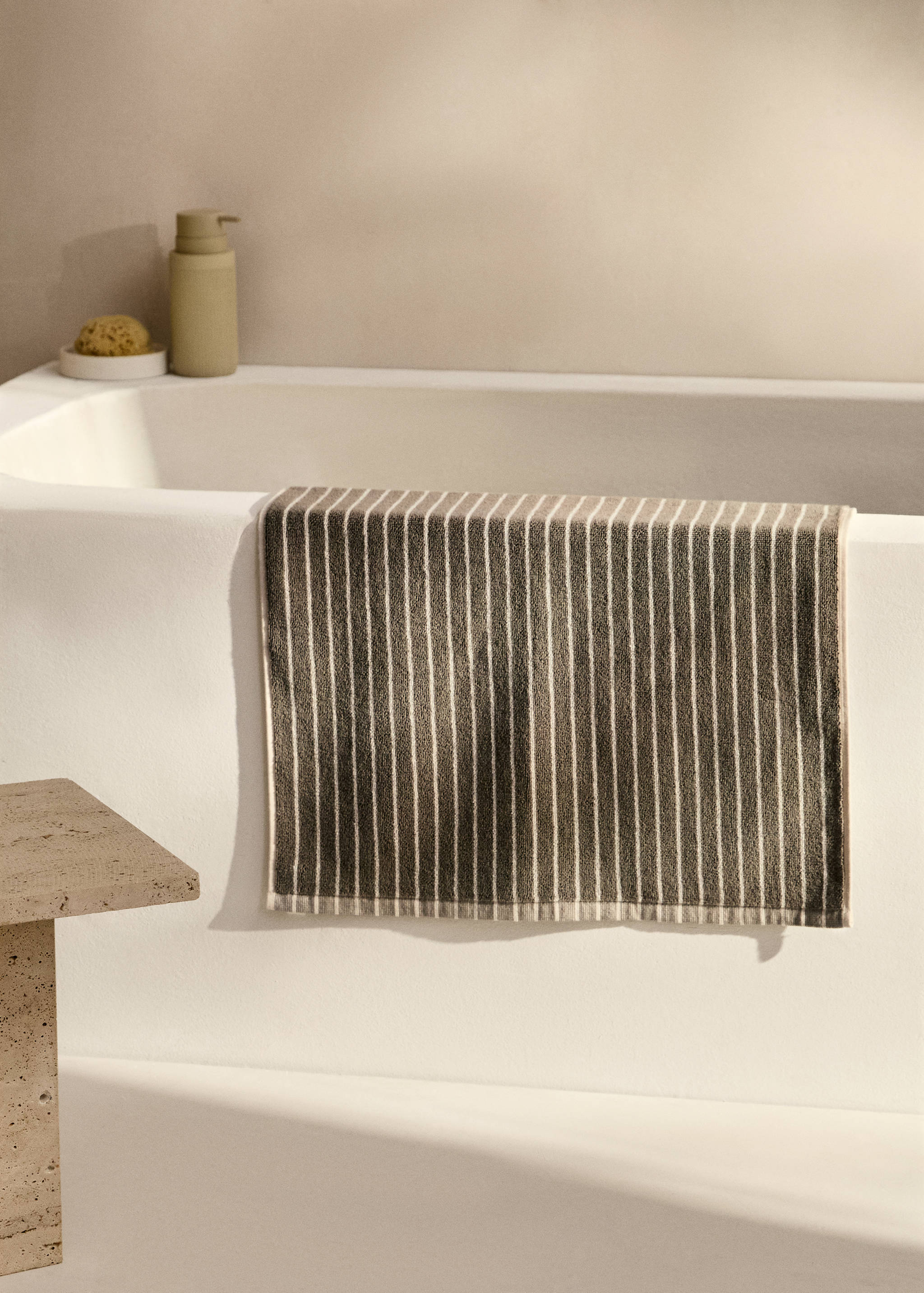 Two-tone striped bath mat - General plane