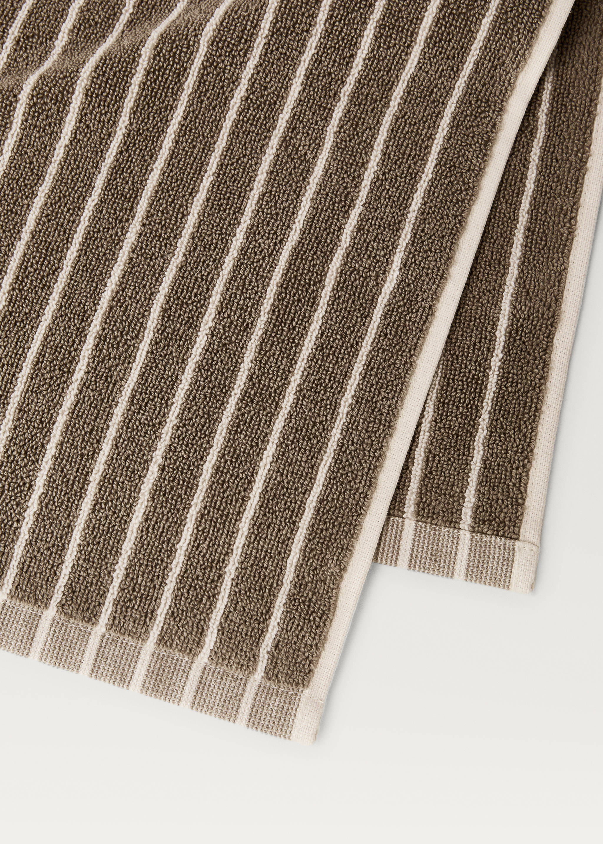 Two-tone striped bath mat - Details of the article 2