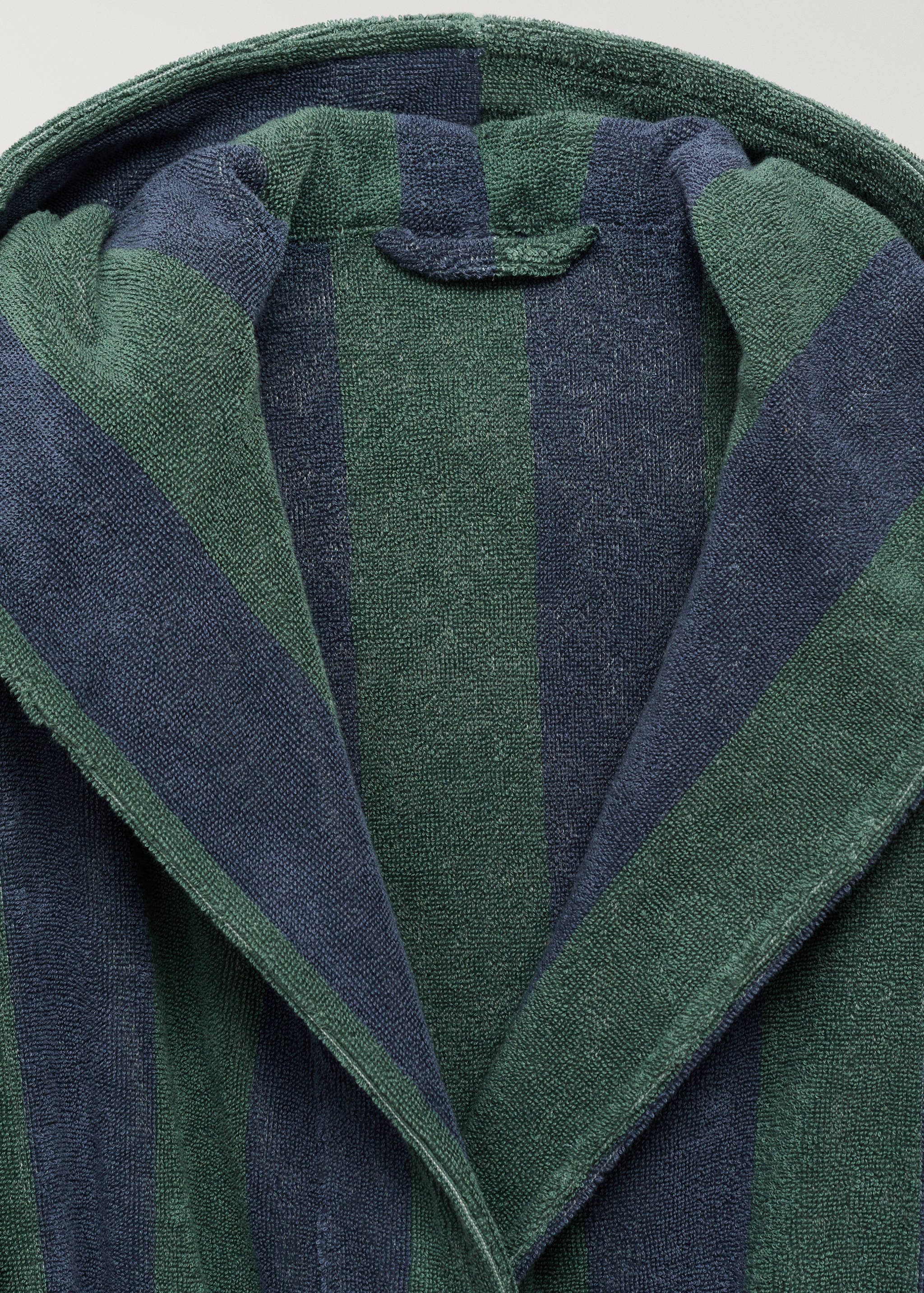 Two-tone striped bathrobe - Details of the article 2