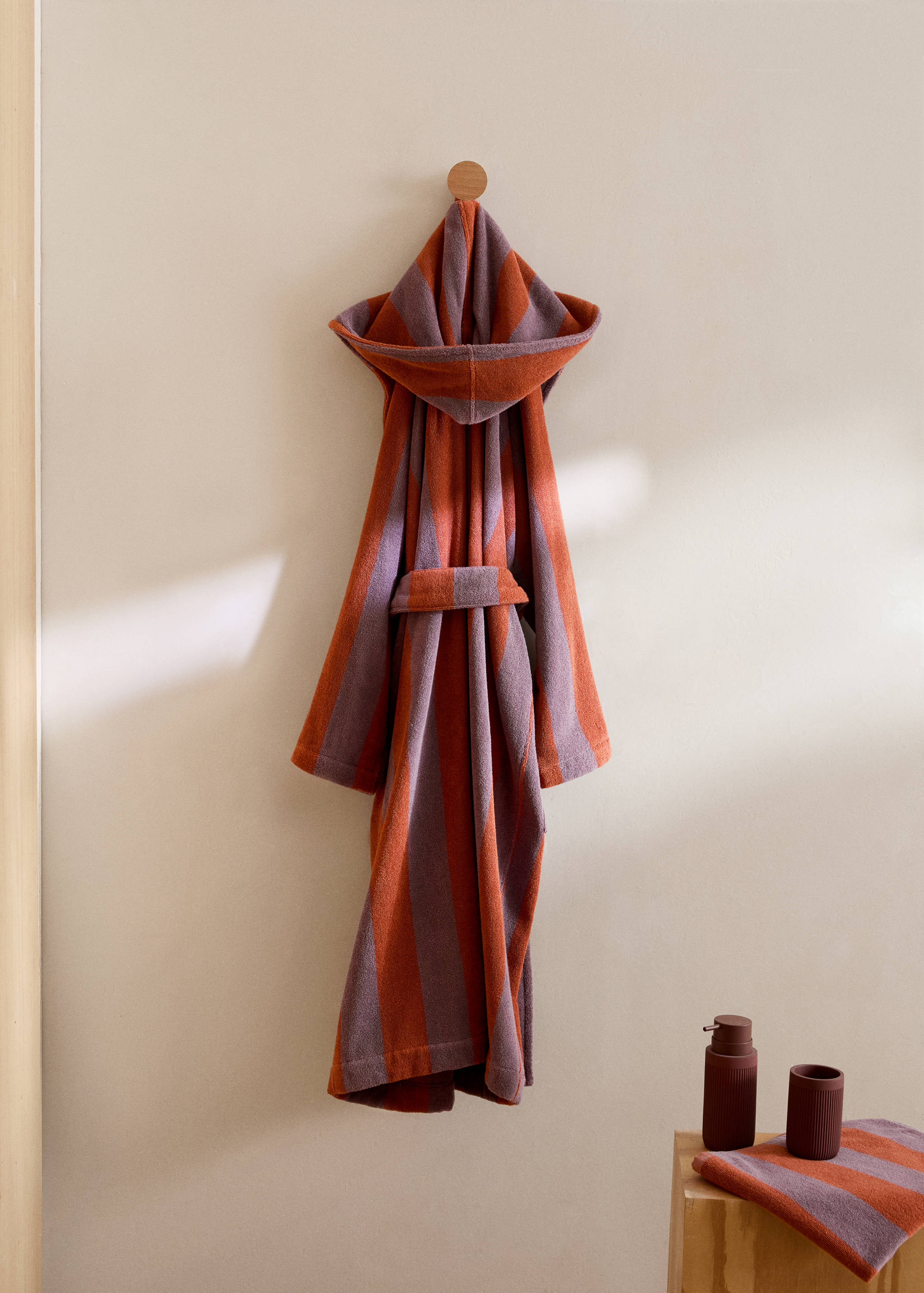 Two-tone striped bathrobe - General plane