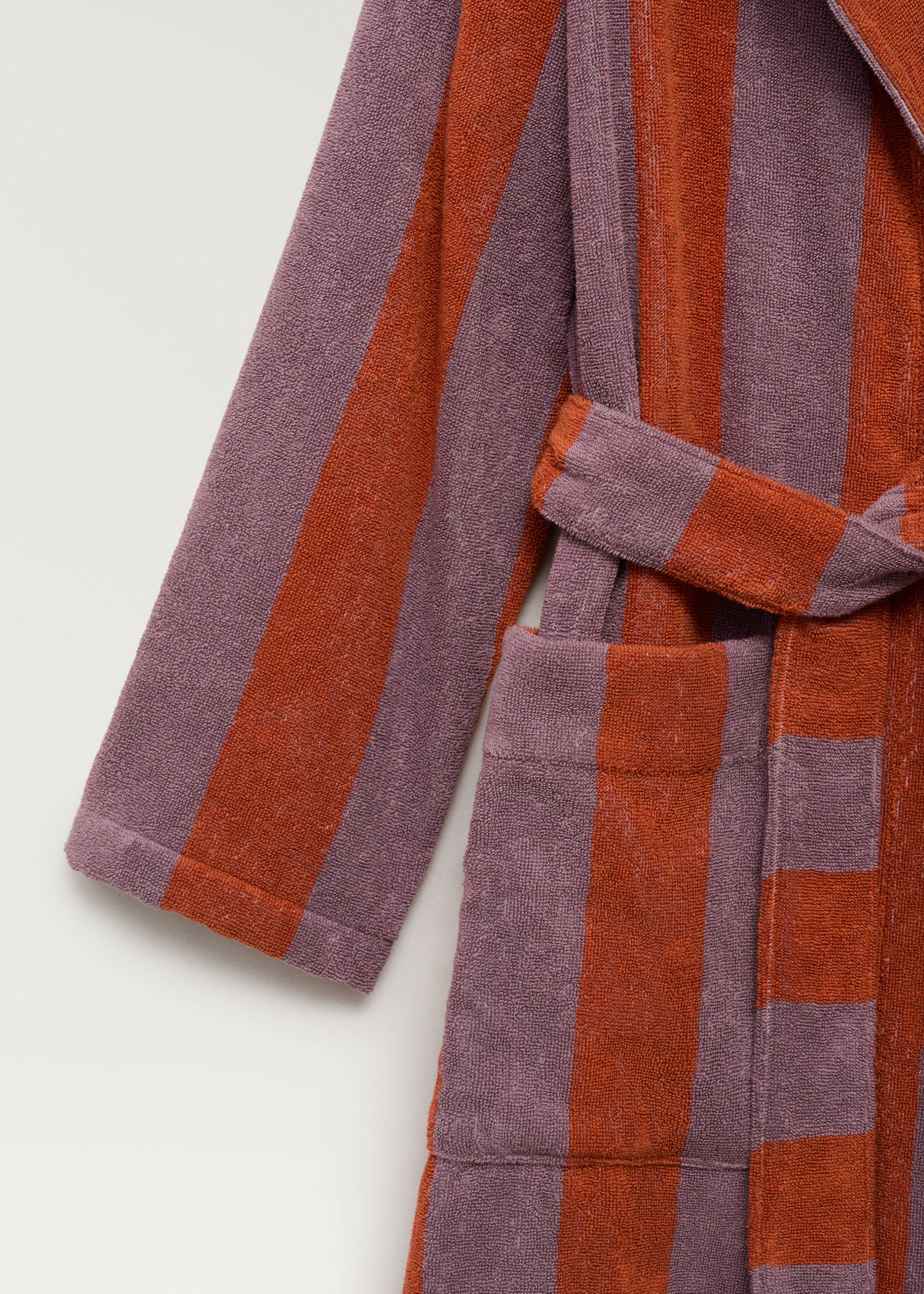 Two-tone striped bathrobe - Details of the article 1