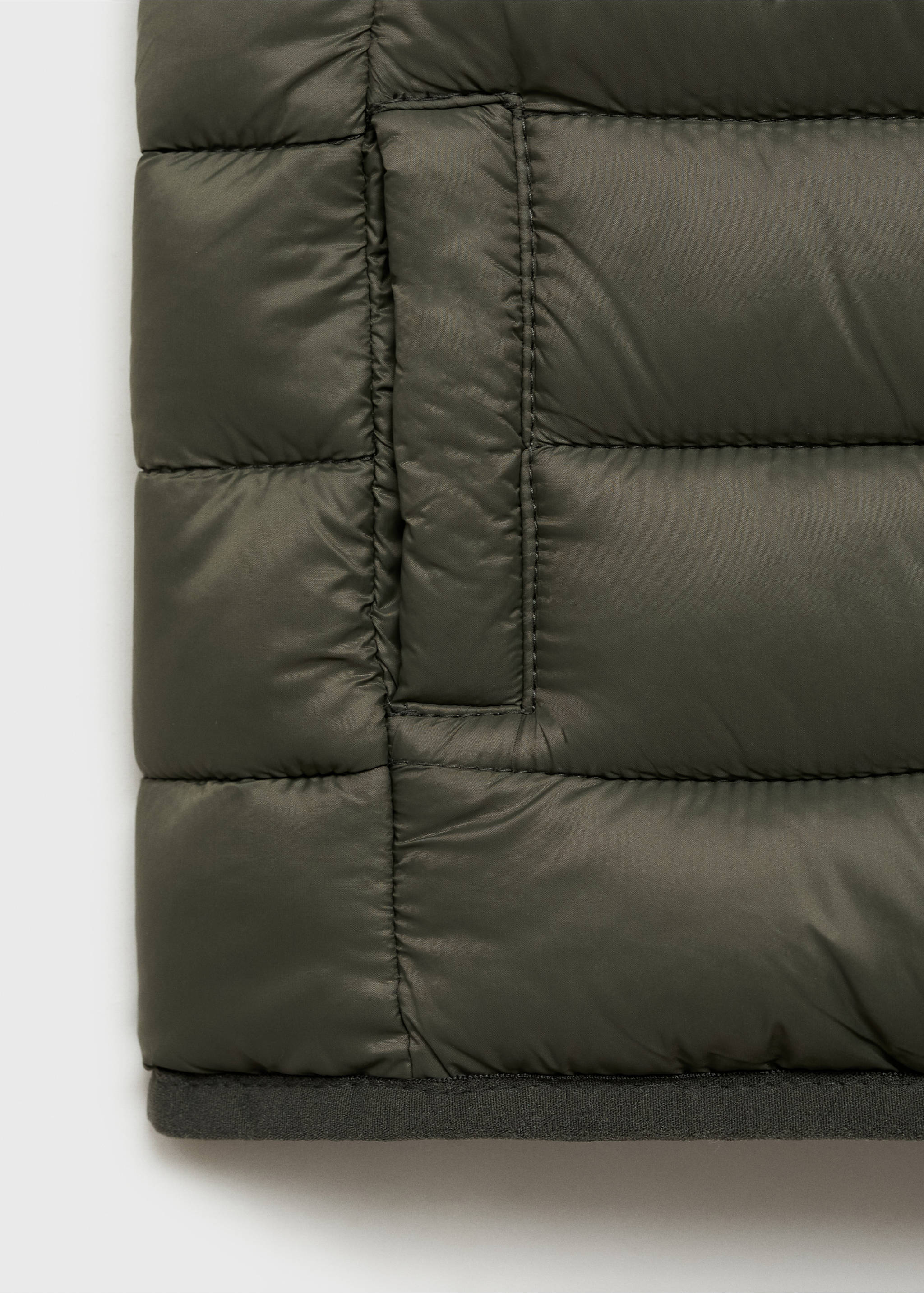 Quilted gilet - Details of the article 8, Khaki. Ref: 87063651-00.
