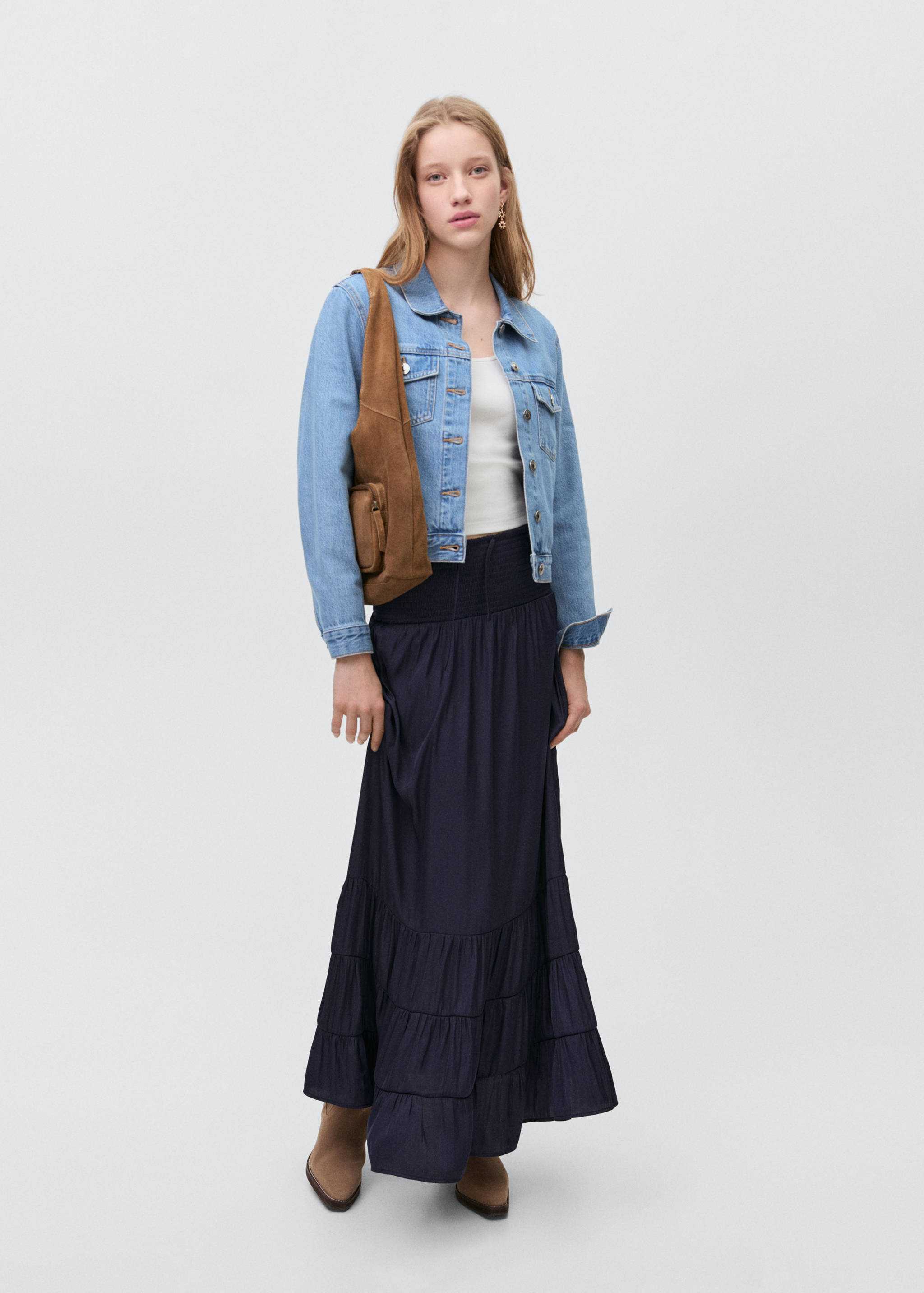 Длинная юбка с воланами - Общий план