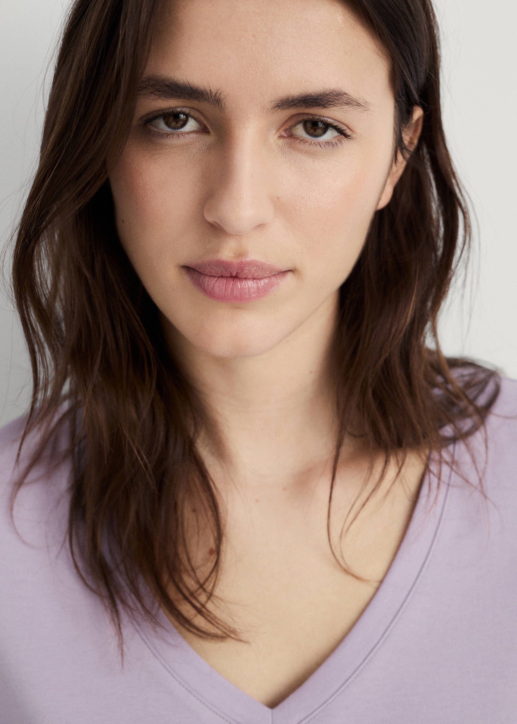 Plain V-neck cotton pyjama t-shirt - Details of the article 1