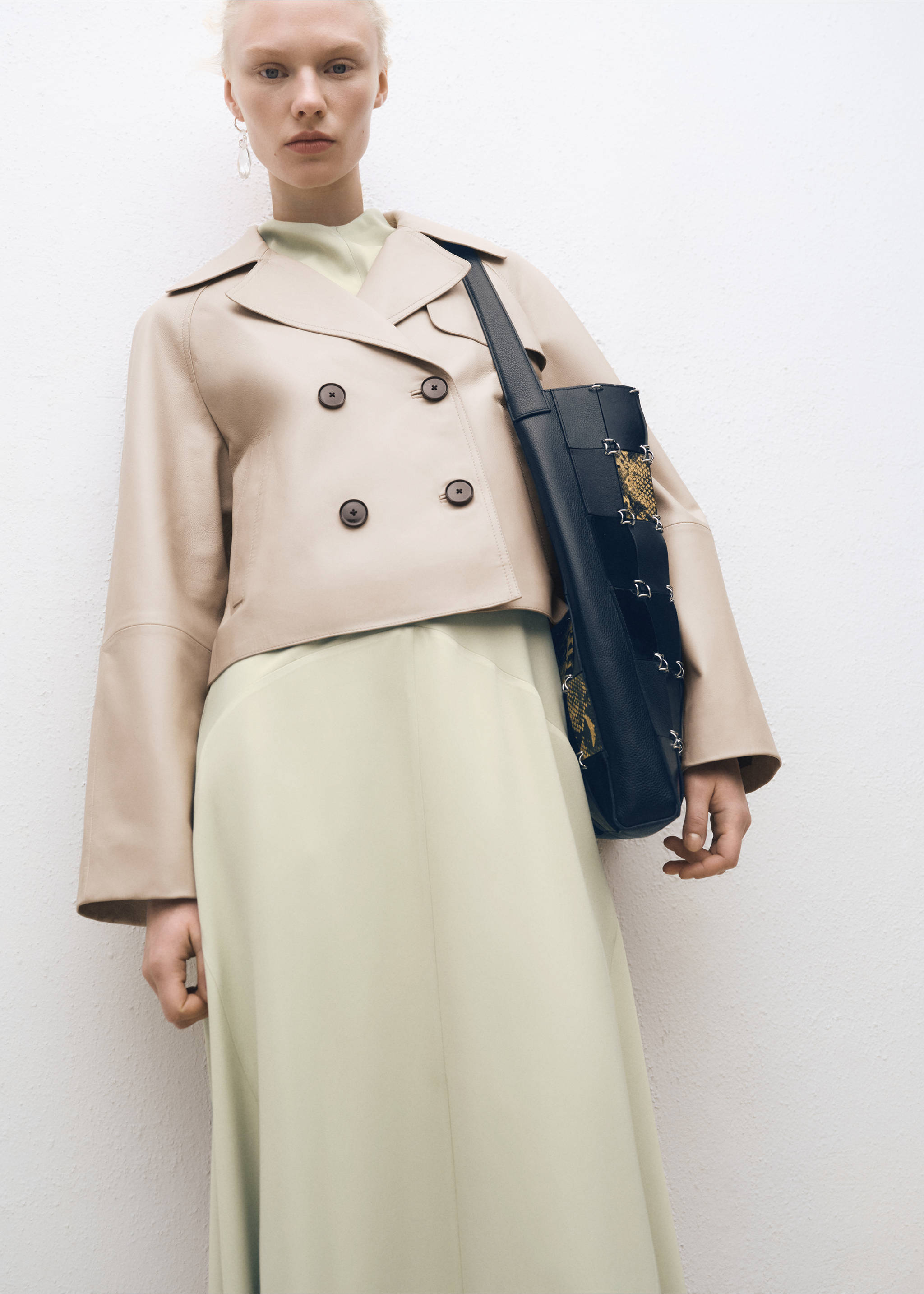 Cropped leather trench coat - Medium plane, Ice Grey. Ref: 87064075-00.