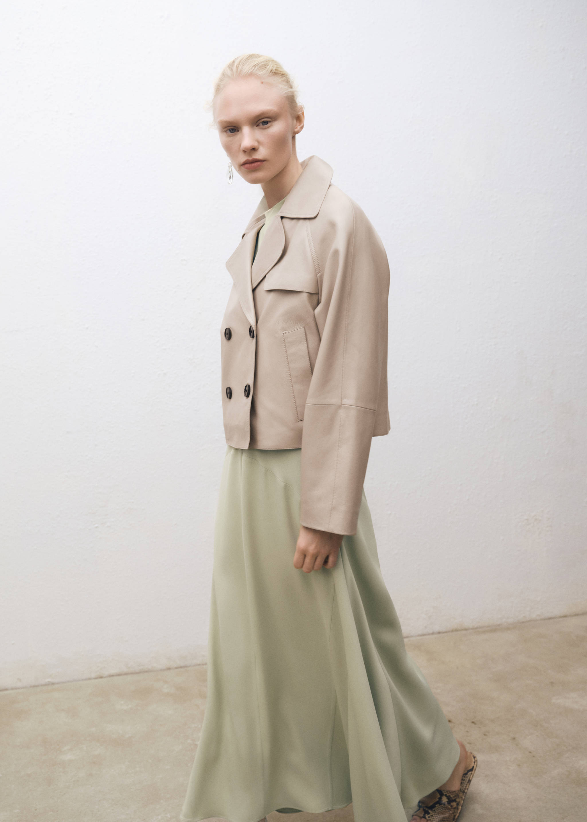 Cropped leather trench coat - Details of the article 2