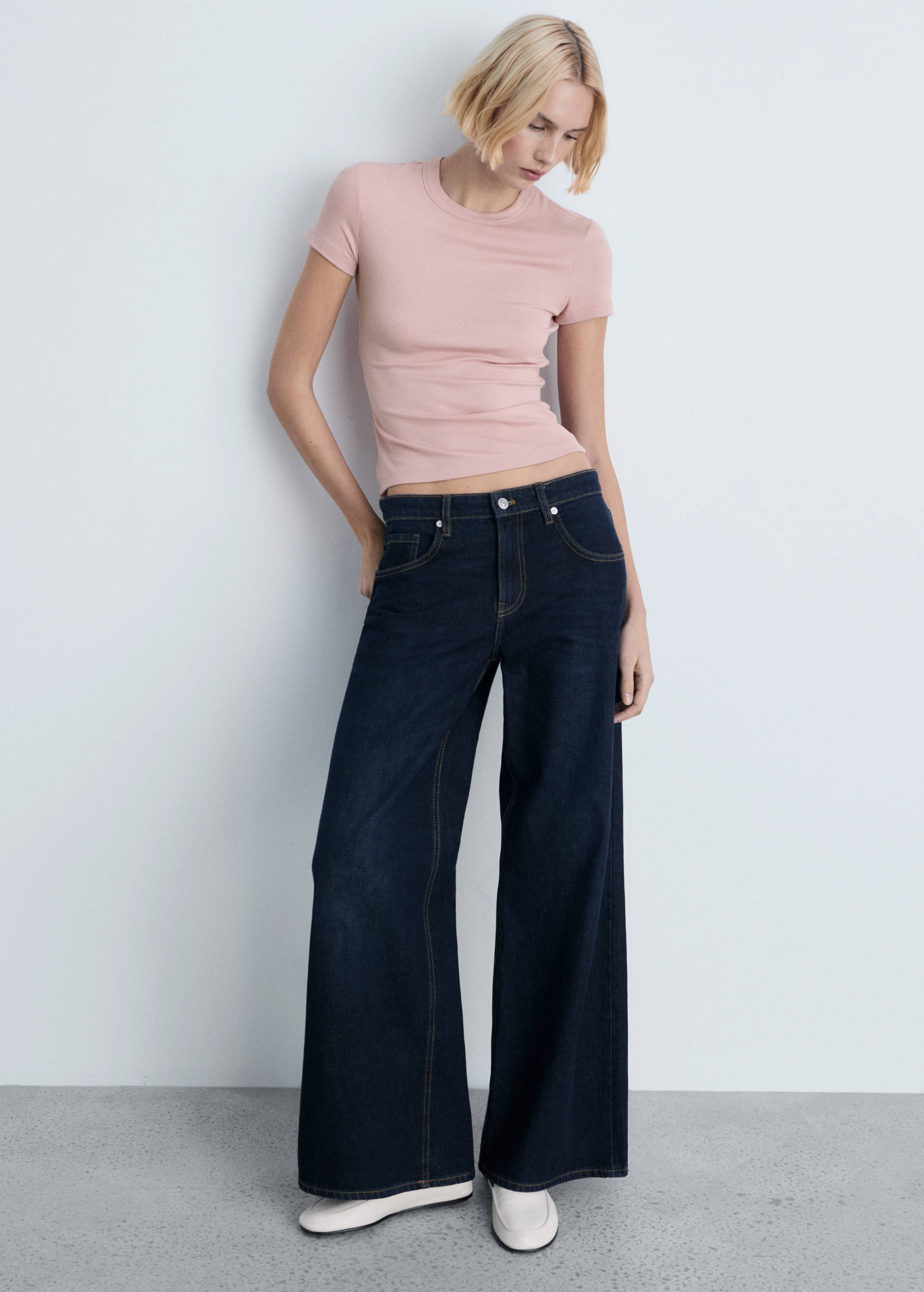 Облегающая футболка - Общий план