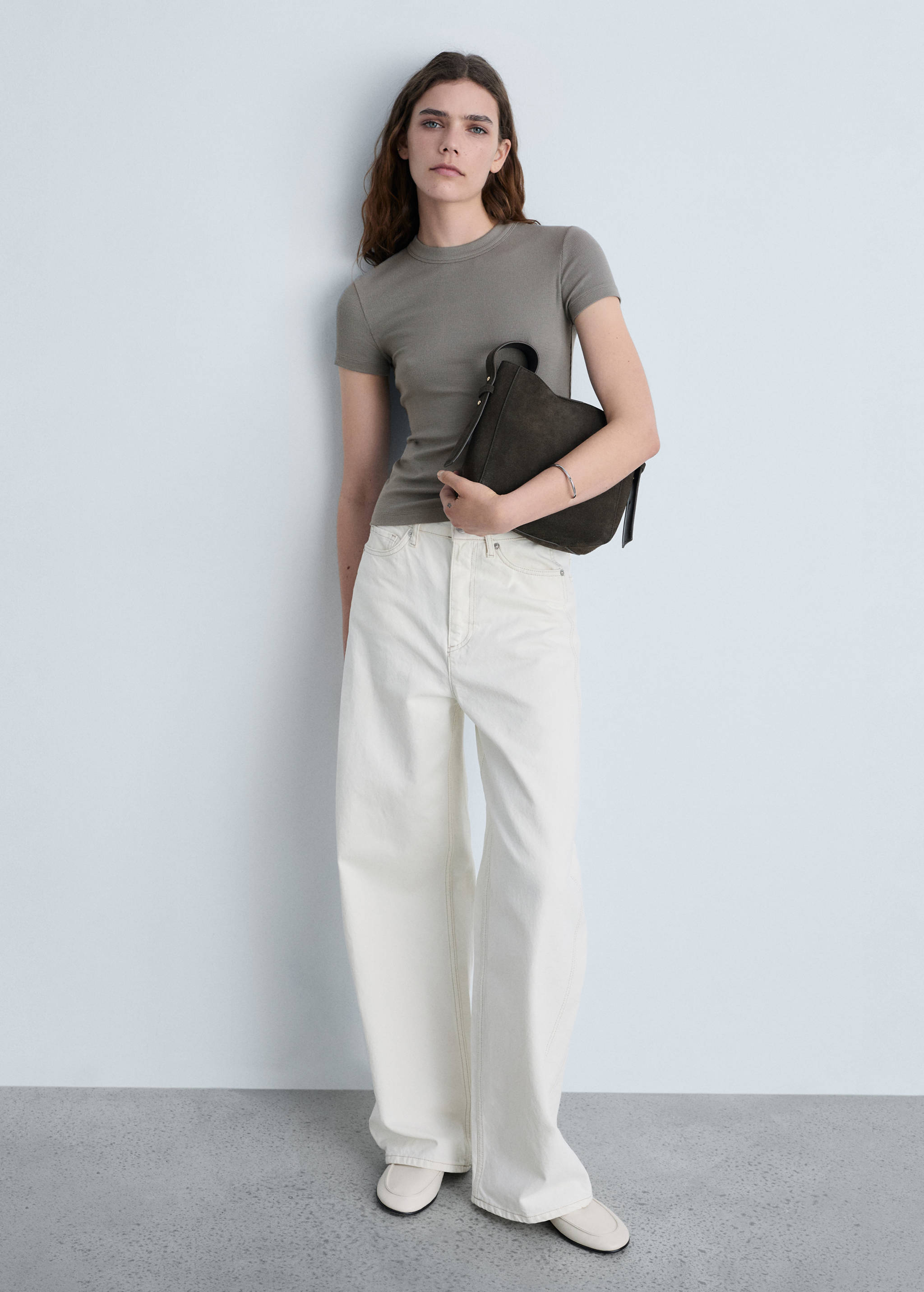 Облегающая футболка - Общий план