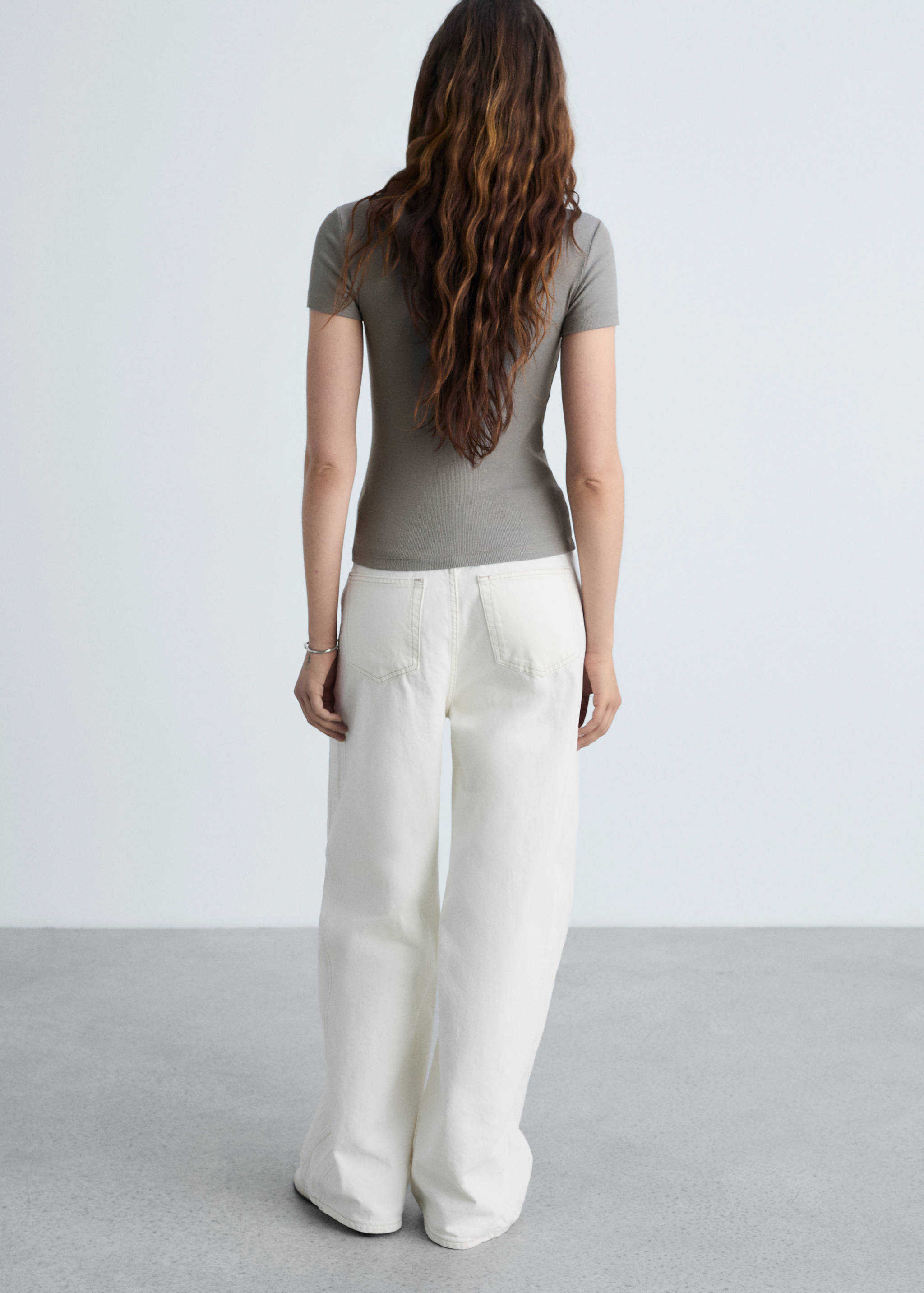 Облегающая футболка - Обратная сторона изделия