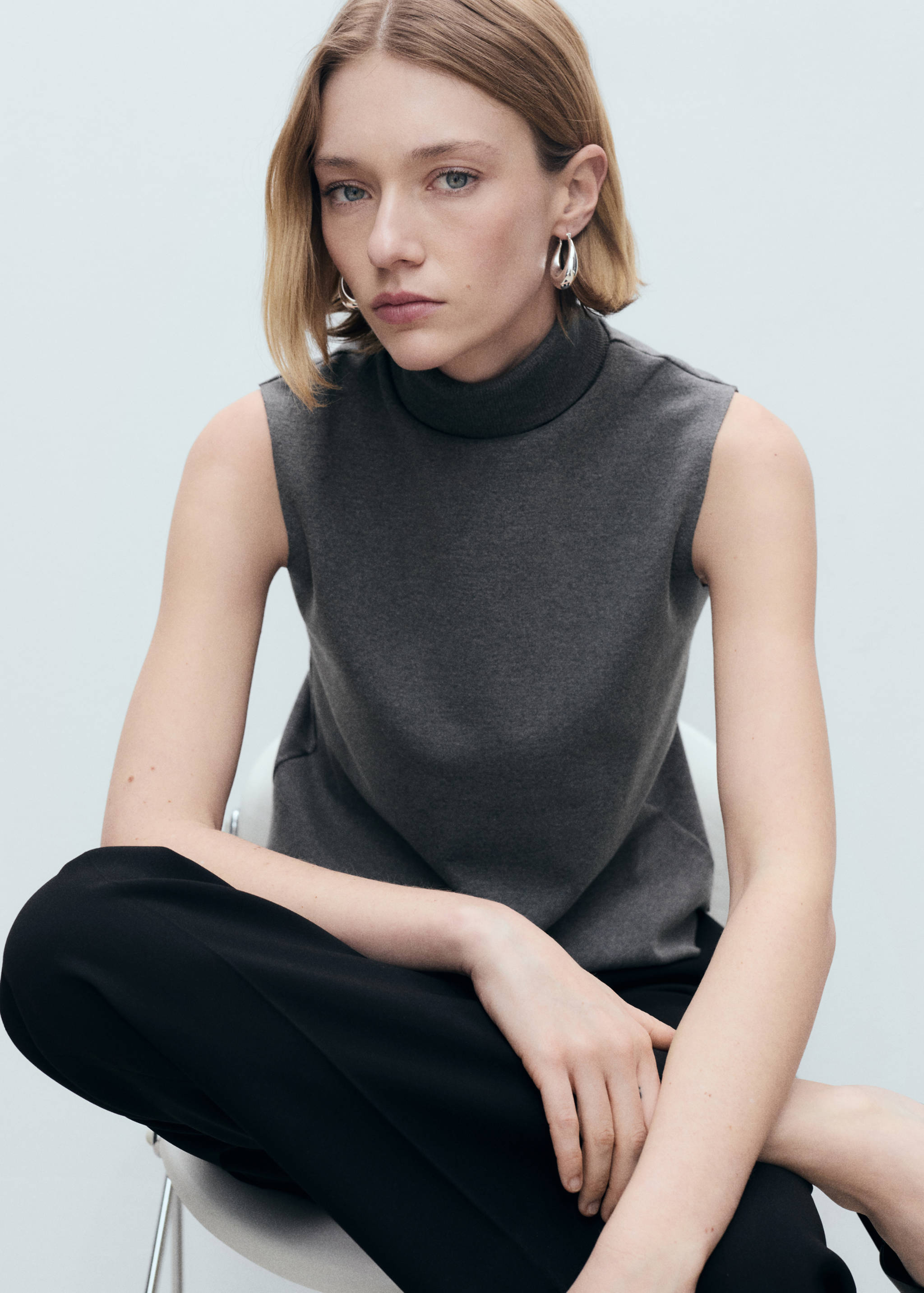 Sleeveless turtleneck top - Medium plane