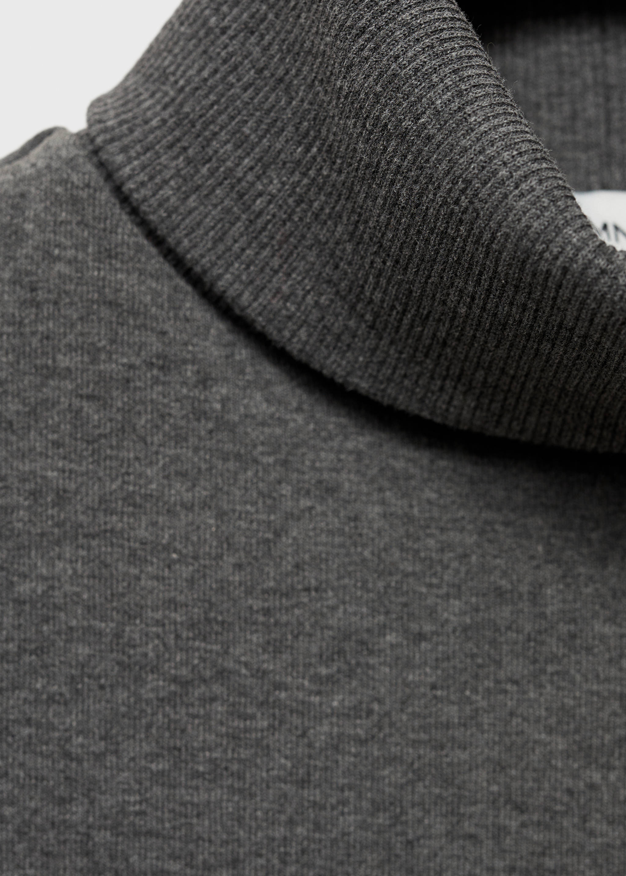 Sleeveless turtleneck top - Details of the article 8