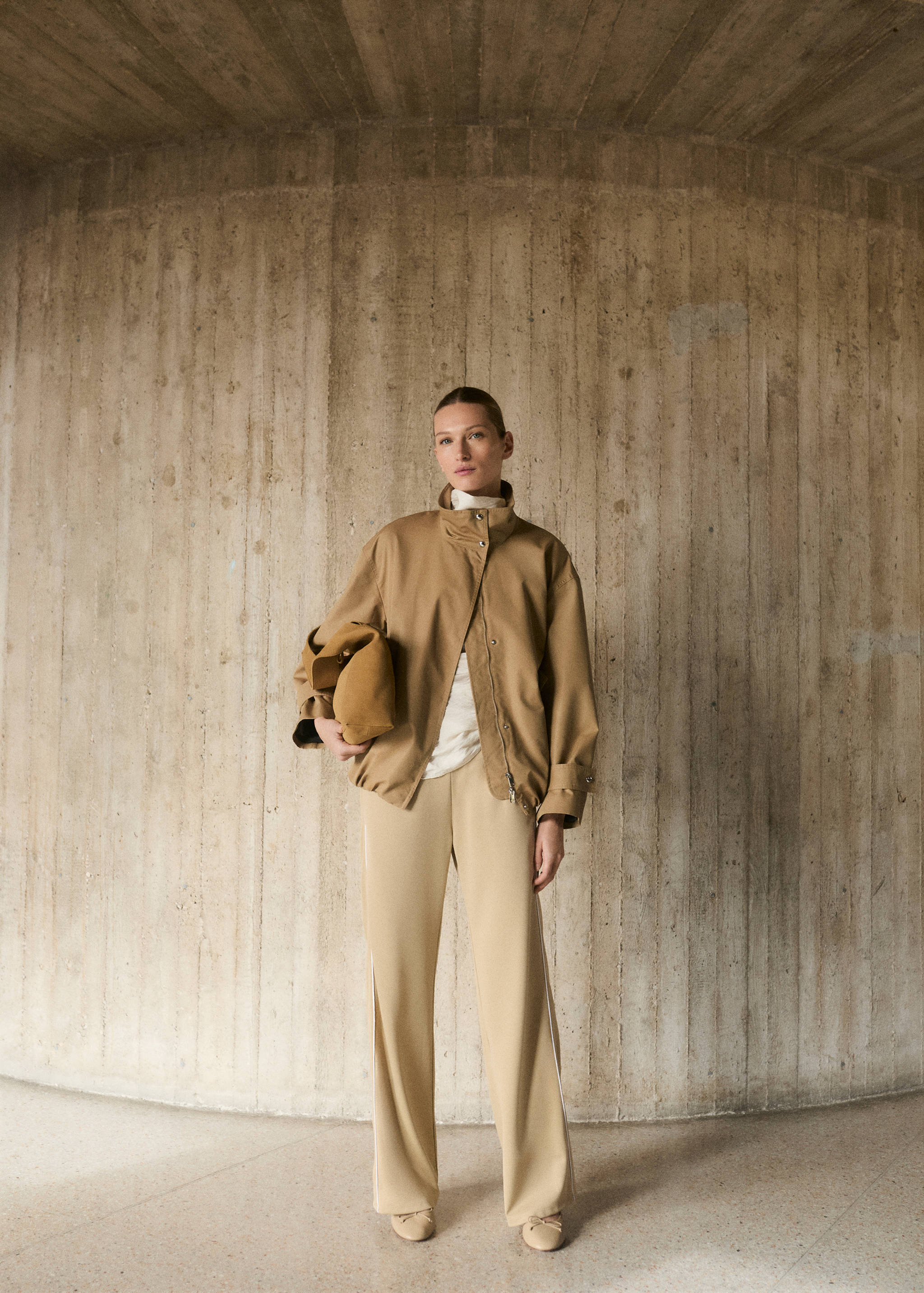 Contrasting-stripe jogger trousers - General plane