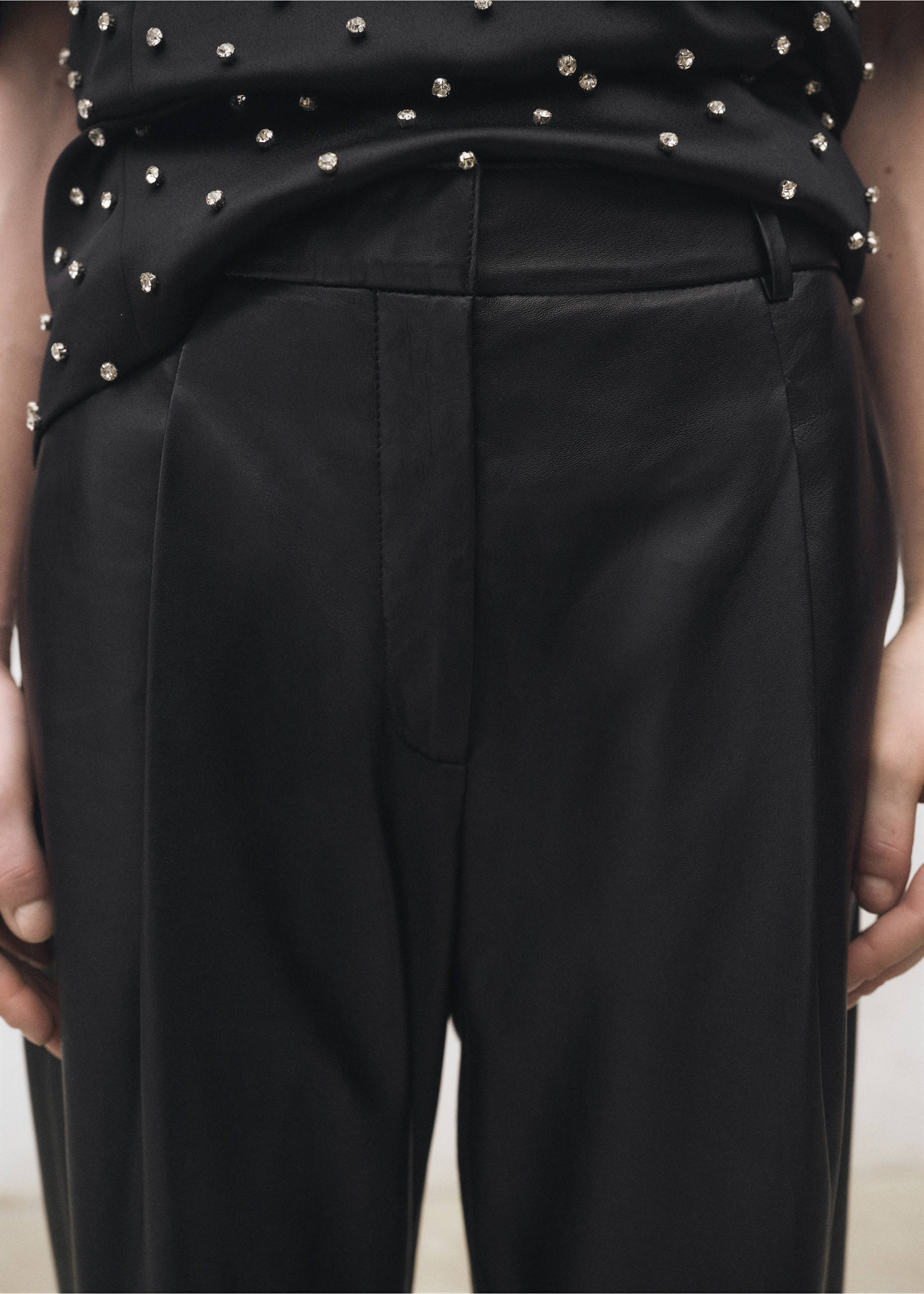 Straight leather trousers with pleat detail - Details of the article 3, Black. Ref: 87064418-00.