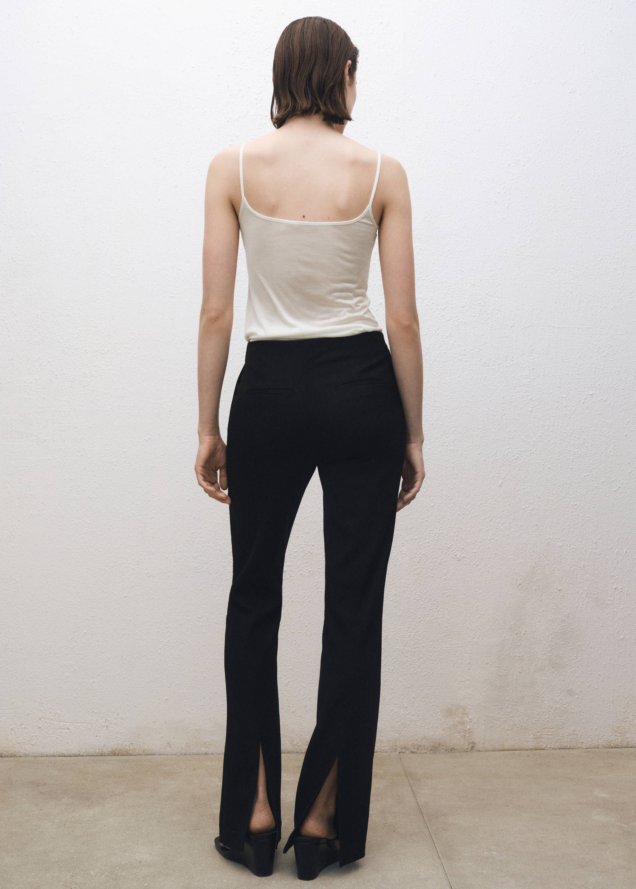 Top na cienkich ramiączkach z jedwabiu - Tylna strona artykułu