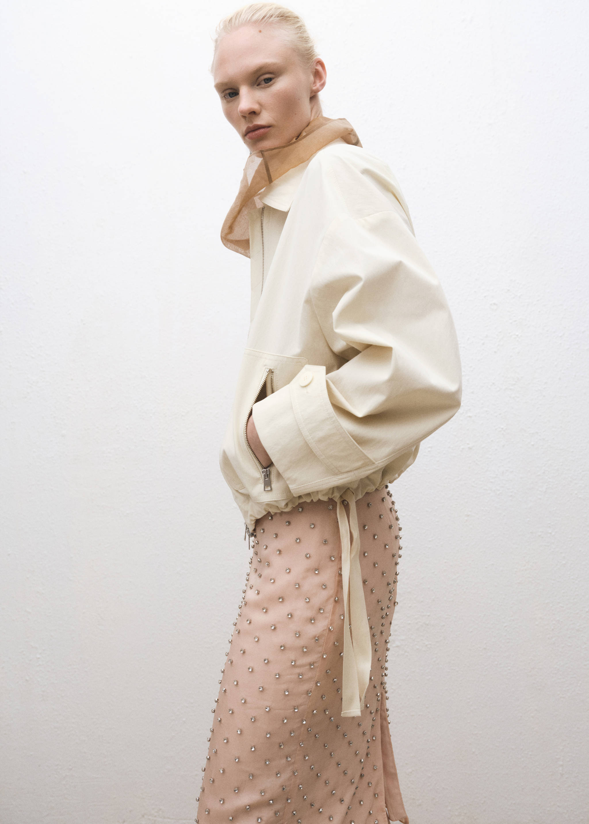 Bomber jacket with adjustable hem - Details of the article 6