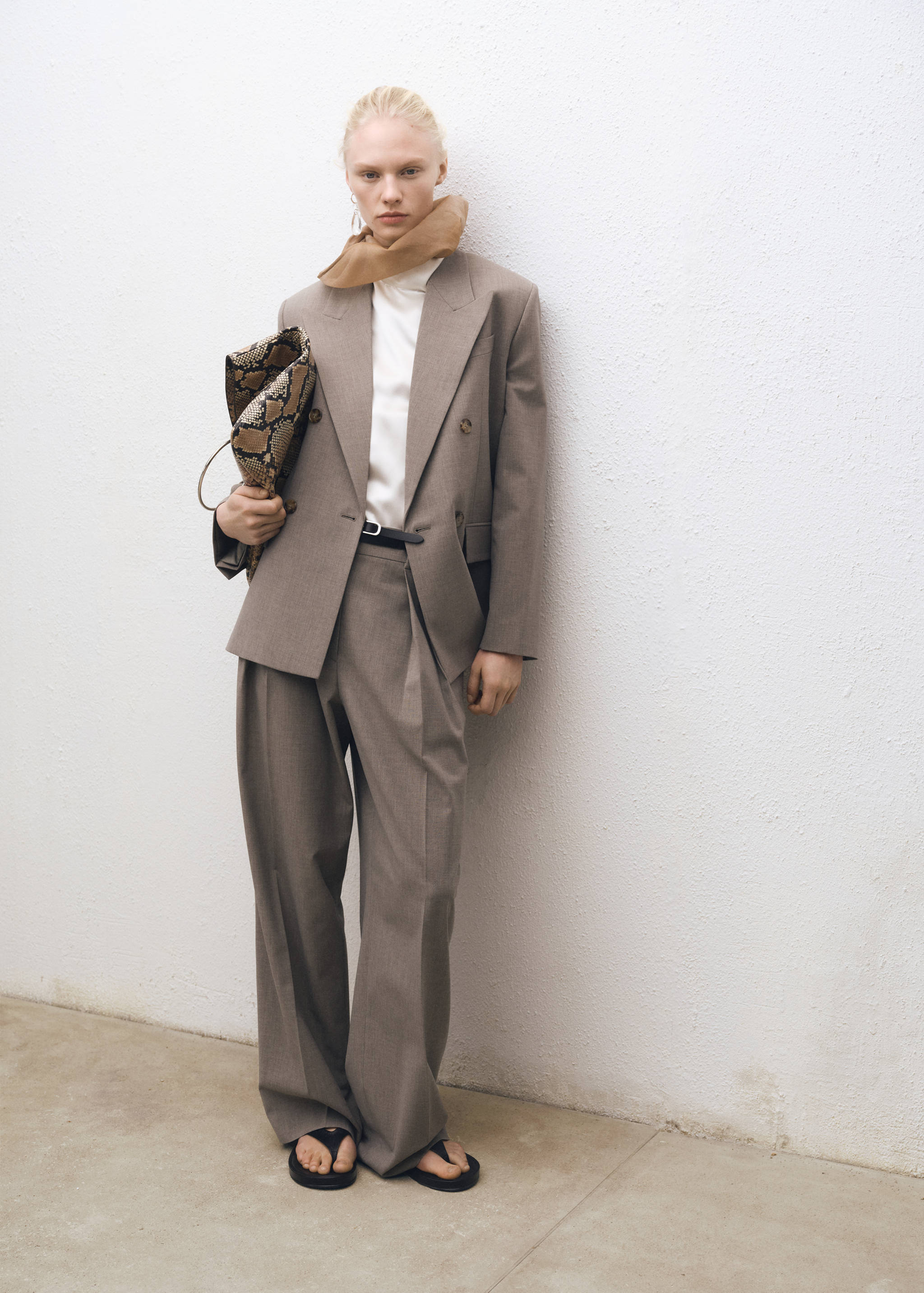 Wool-blend suit blazer - General plane