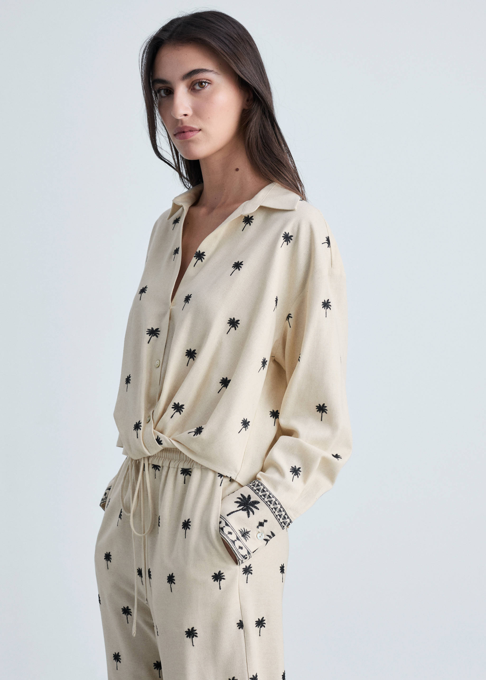 Embroidered shirt with knot - Medium plane