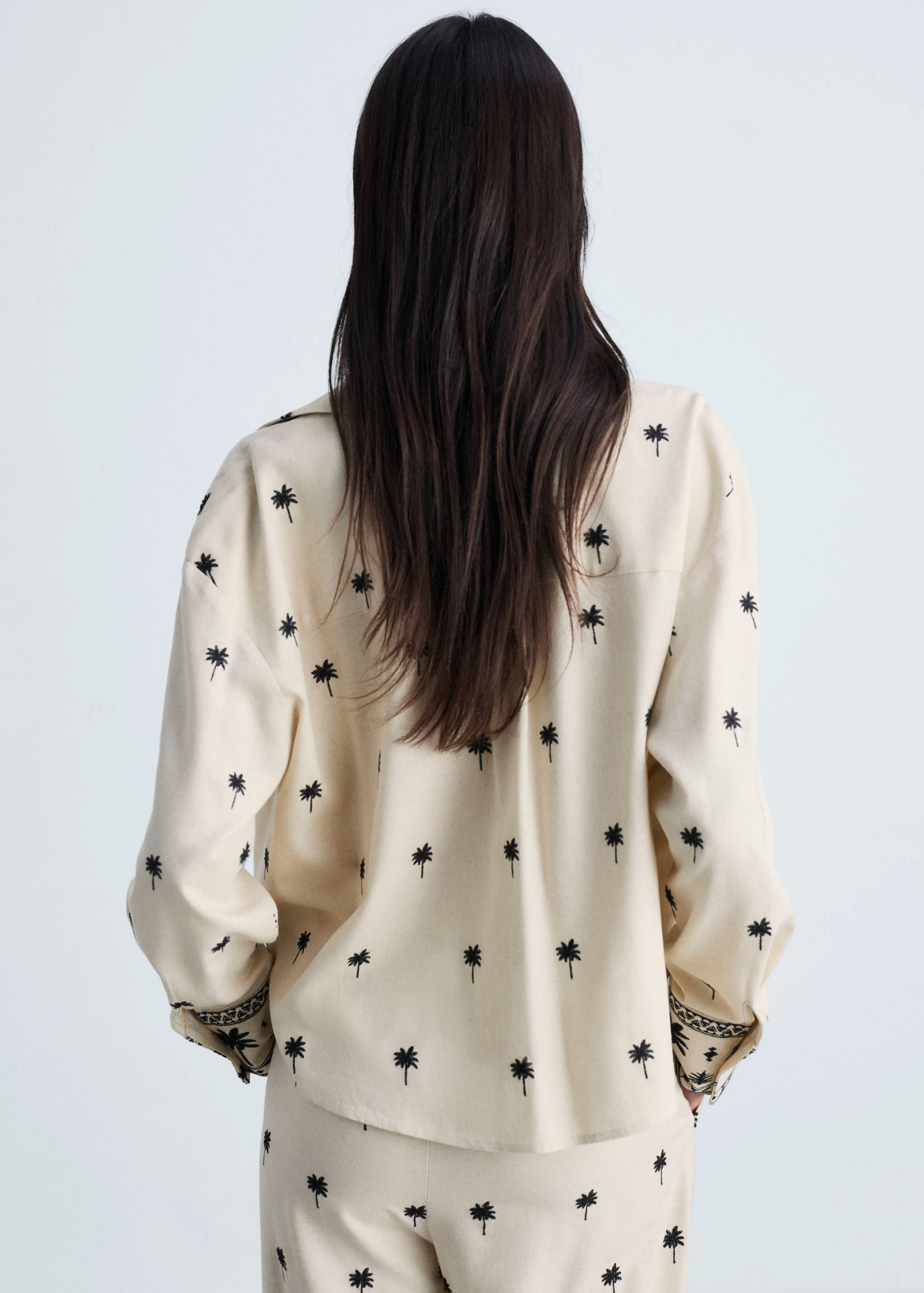 Embroidered shirt with knot - Reverse of the article