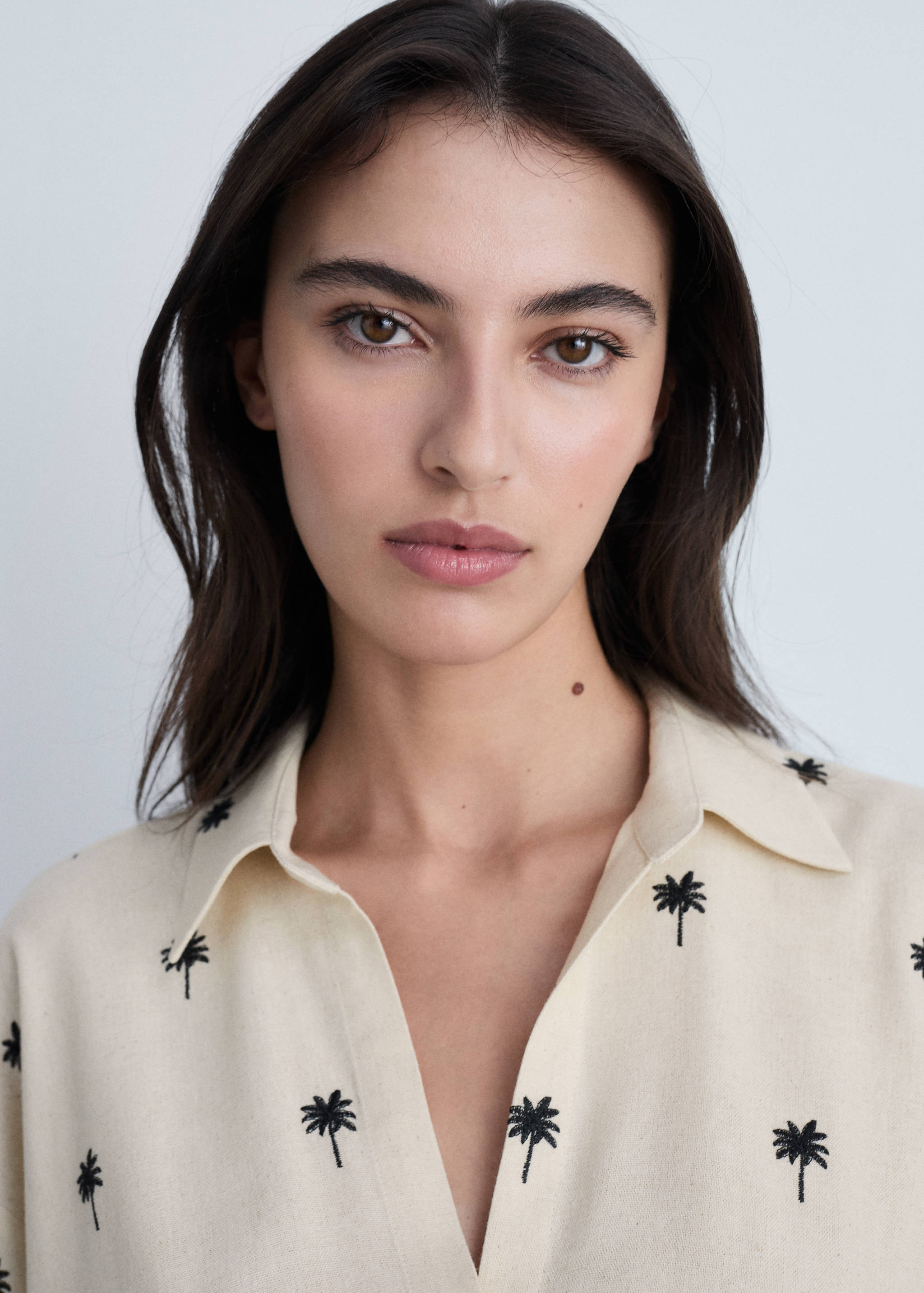 Embroidered shirt with knot - Details of the article 1