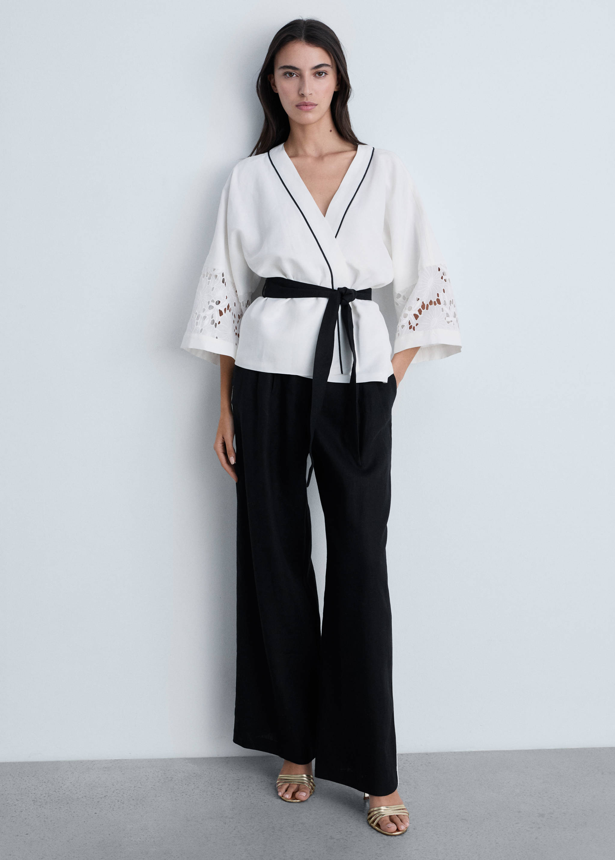 Linen-blend caftan with openwork details - General plane