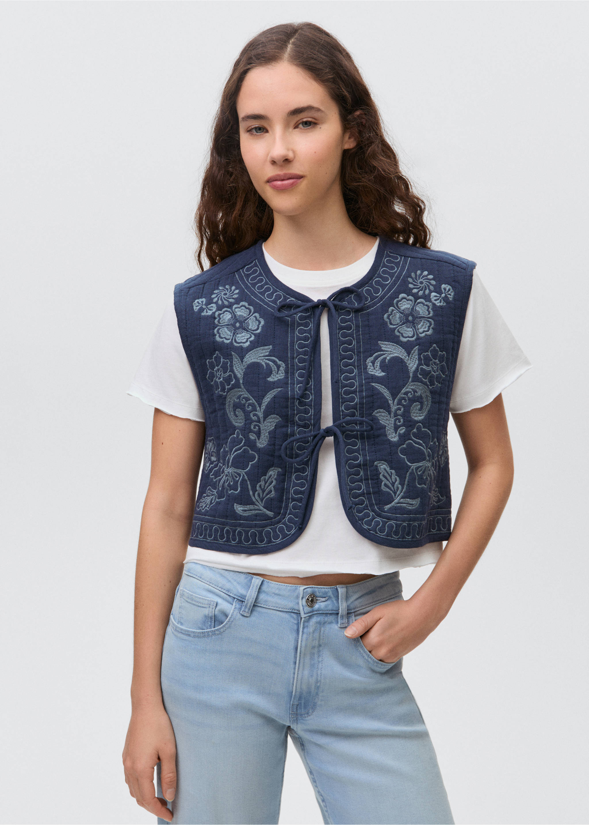 Embroidered cotton gilet - Medium plane, Dark Navy. Ref: 87064787-00.