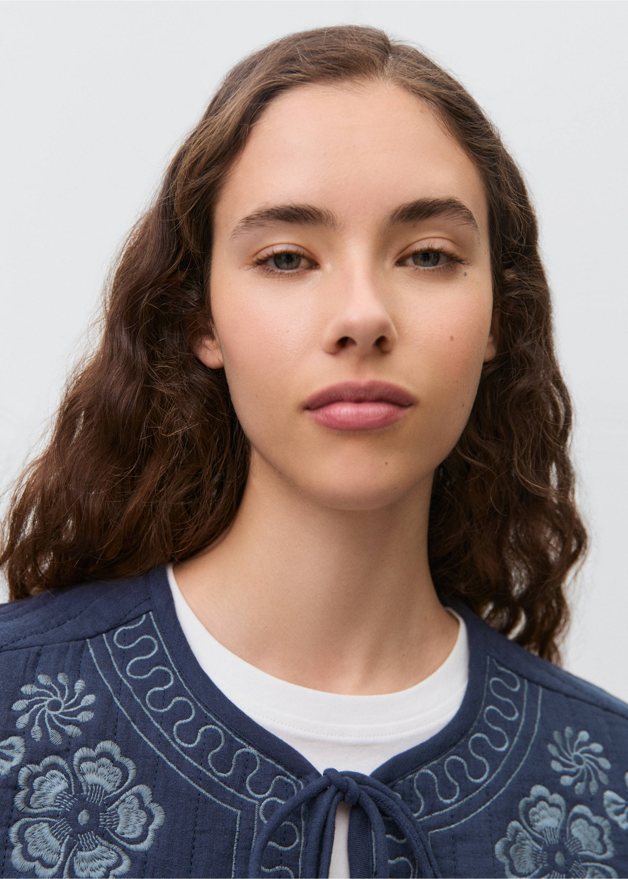 Embroidered cotton gilet - Details of the article 1, Dark Navy. Ref: 87064787-00.