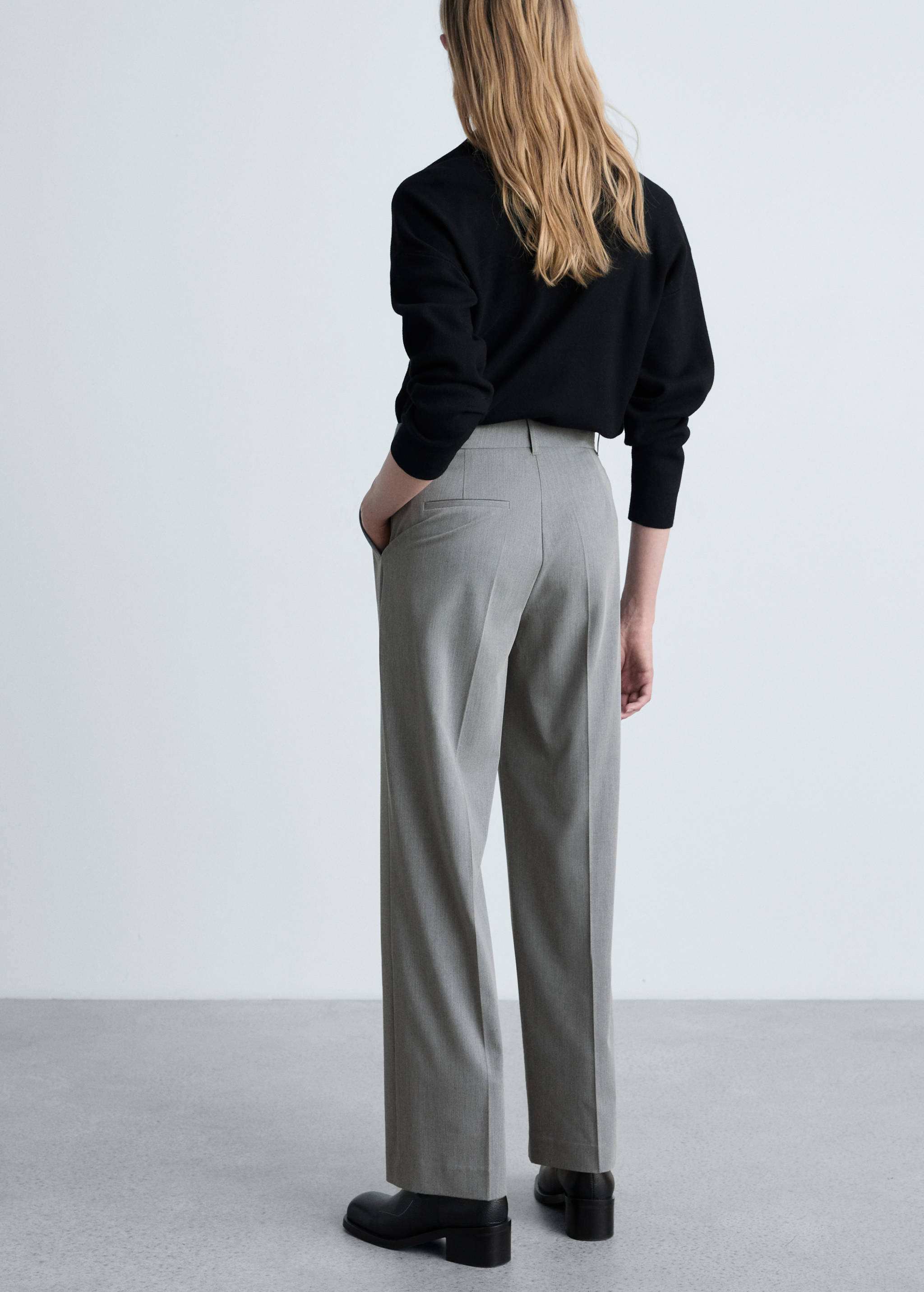 Straight mid-rise trousers - Reverse of the article