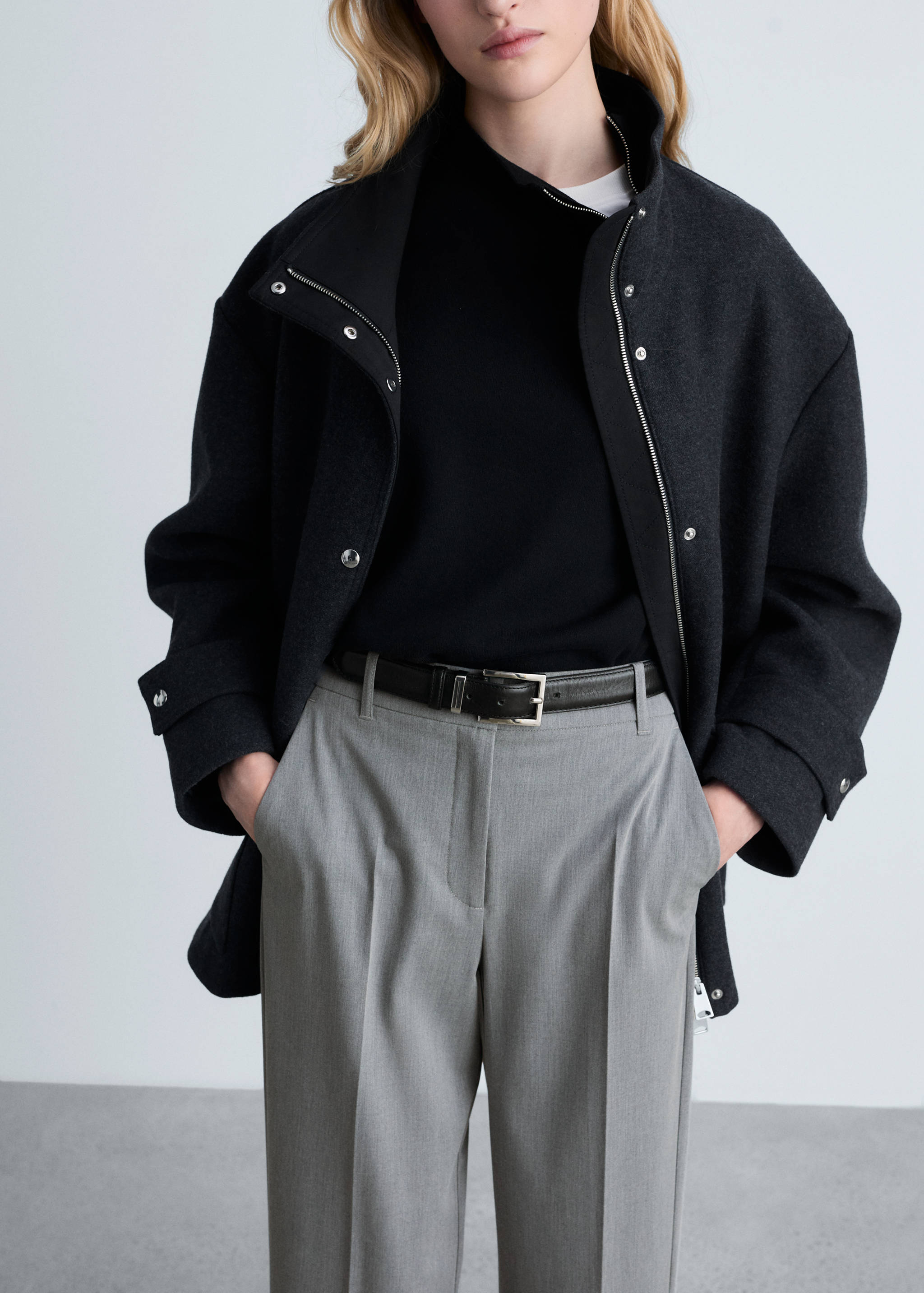 Straight mid-rise trousers - Details of the article 1