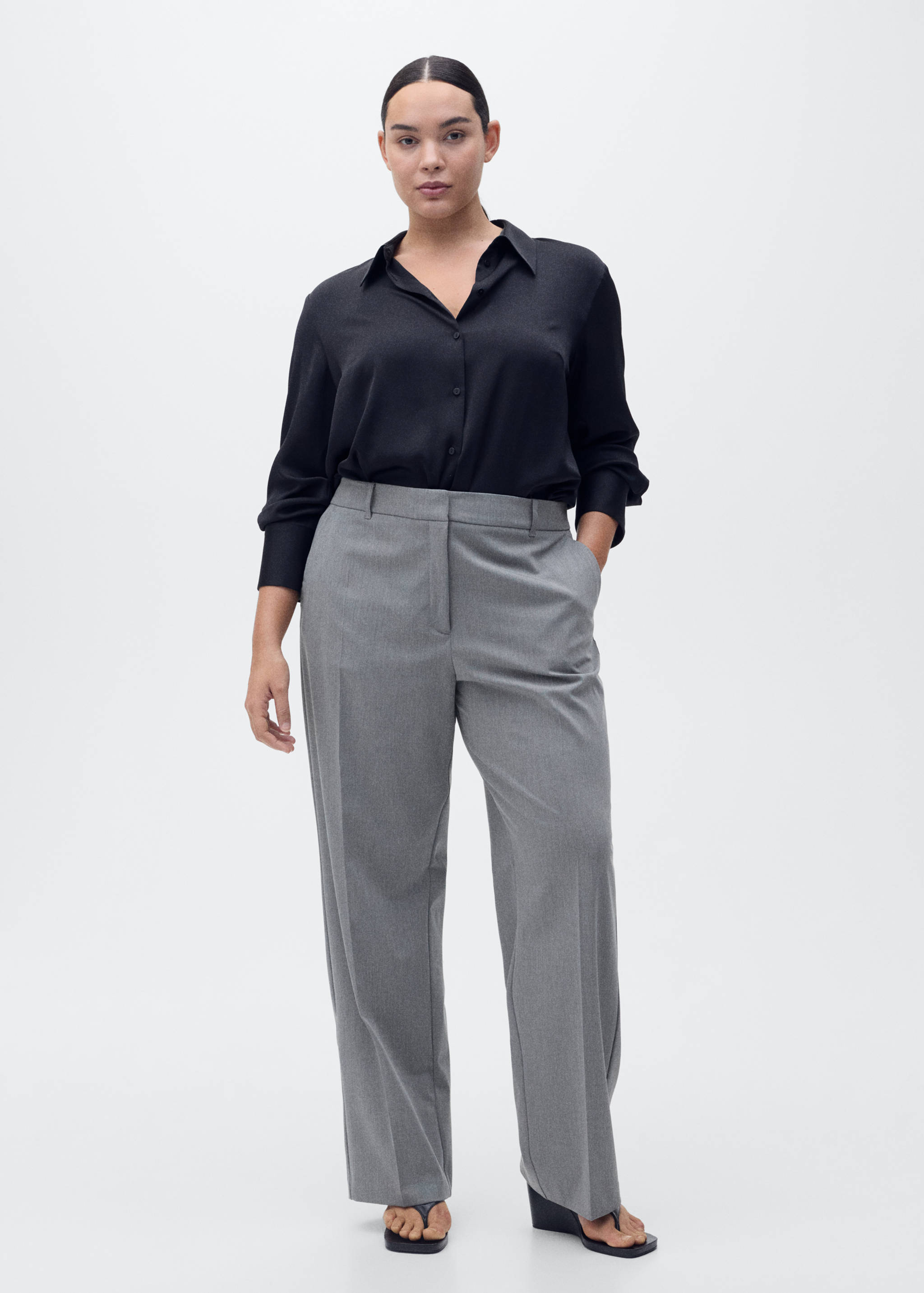 Straight mid-rise trousers - Details of the article 3