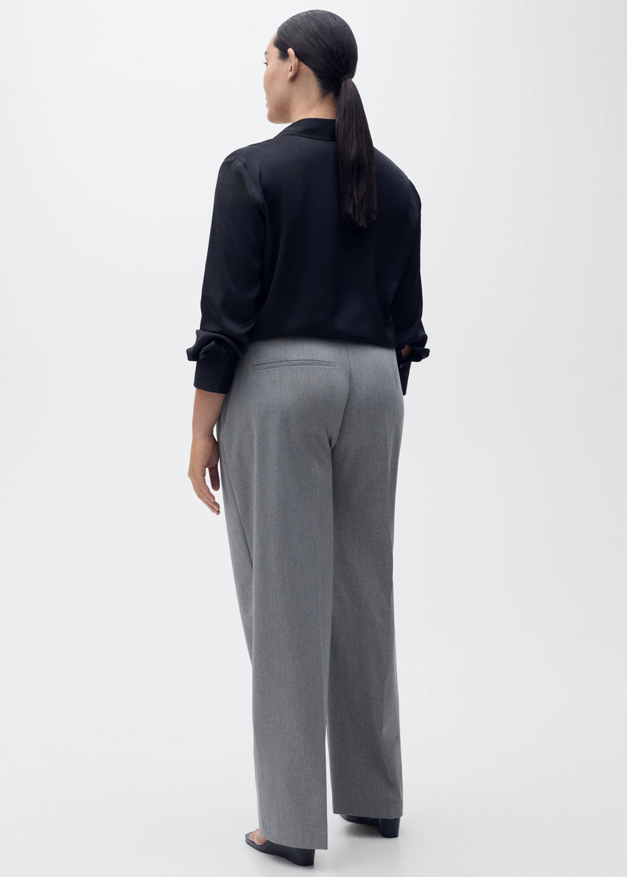 Straight mid-rise trousers - Details of the article 4