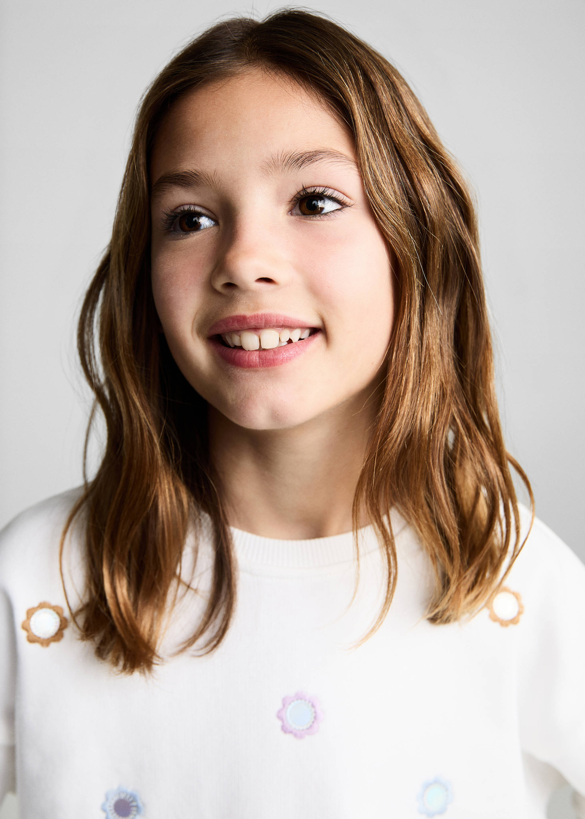 Sweatshirt with floral appliqué - Details of the article 1