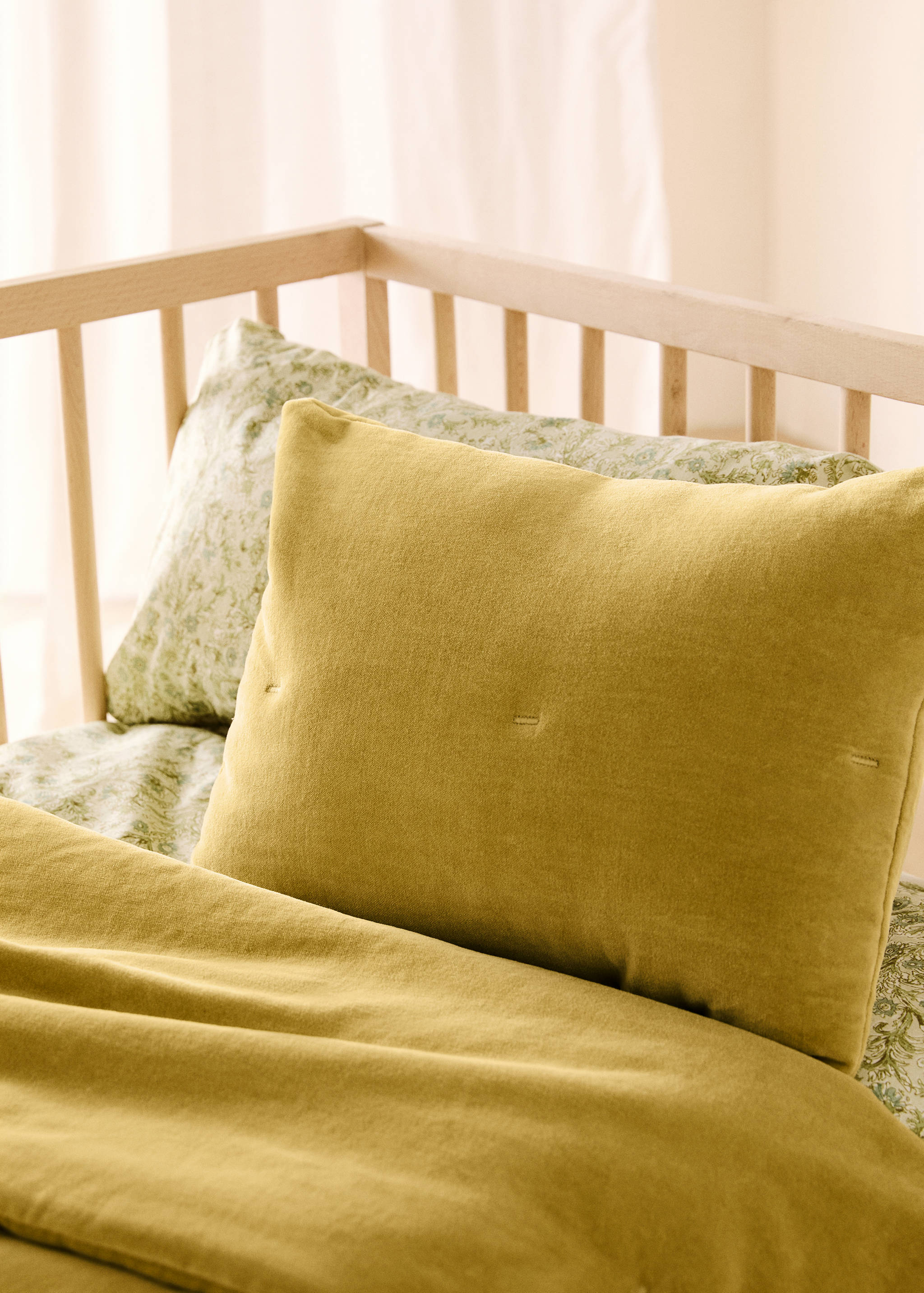 Cotton velvet garment-dyed bed cushion cover 30x40 cm - General plane