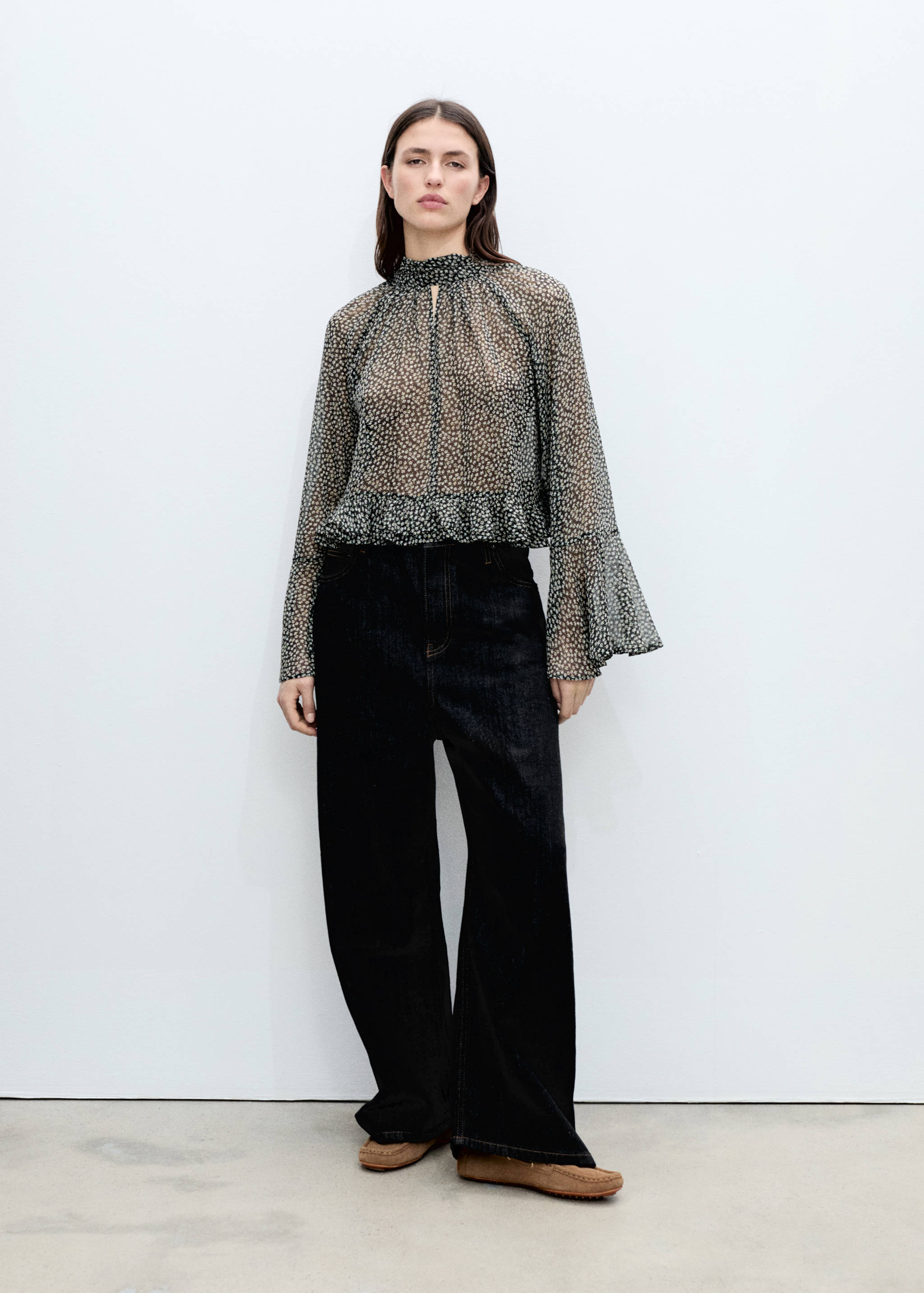 Floral-print blouse with ruffles - General plane