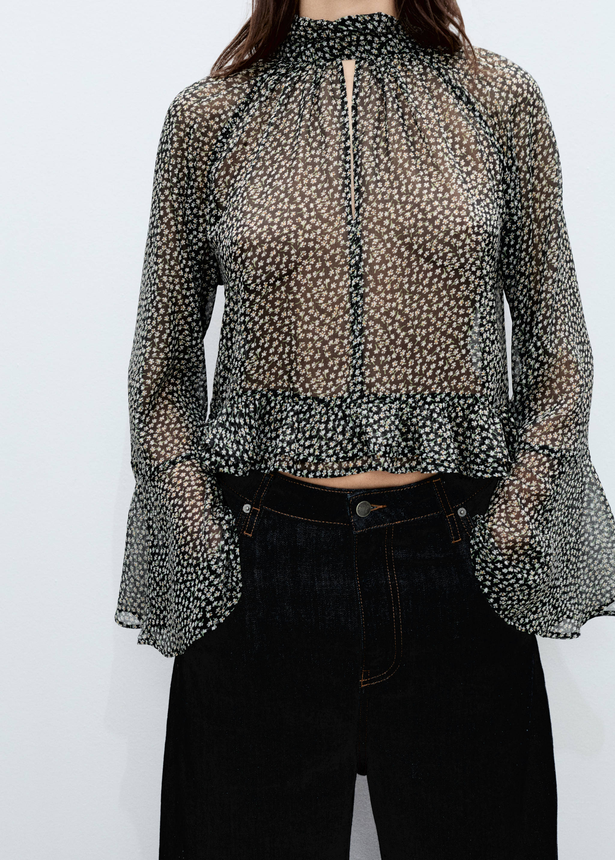 Floral-print blouse with ruffles - Details of the article 6