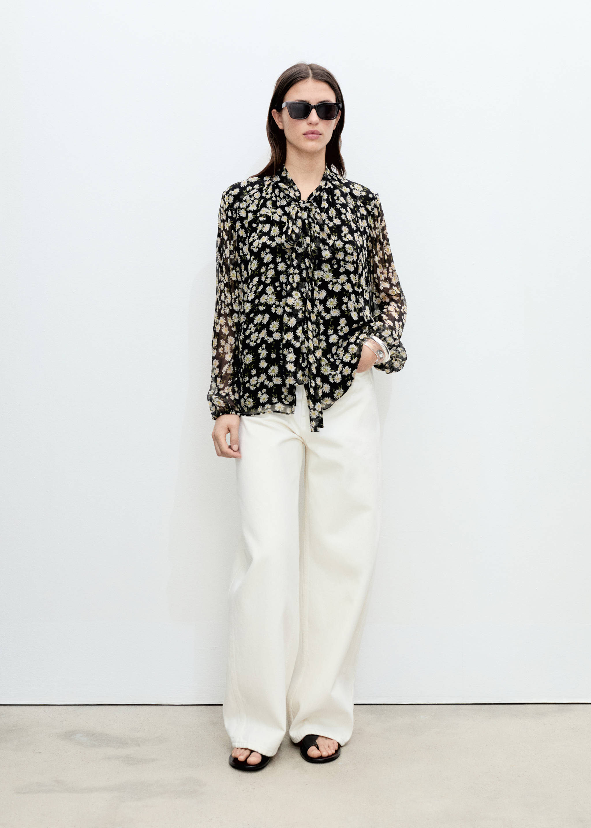 Floral tie blouse - General plane