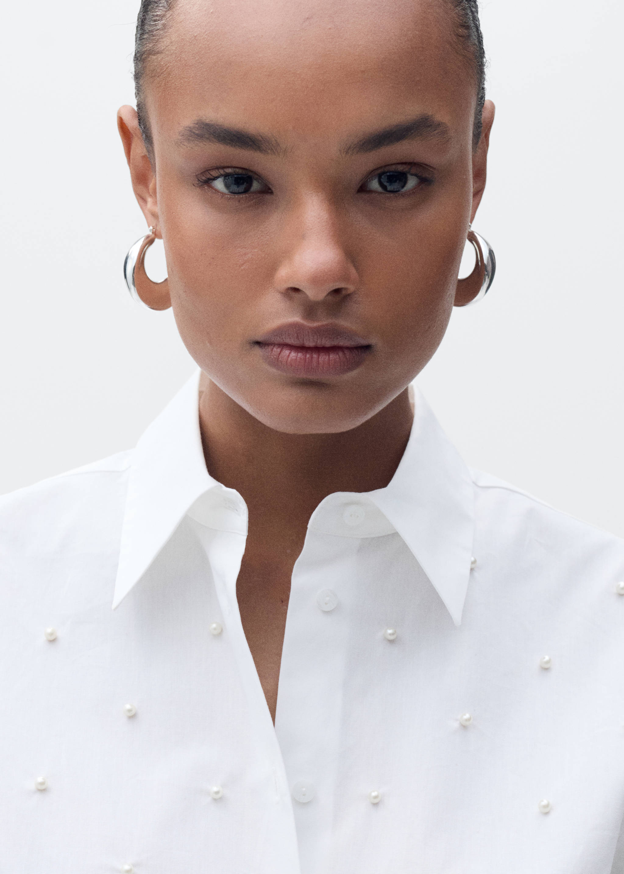 Cotton shirt with pearl detail - Details of the article 1