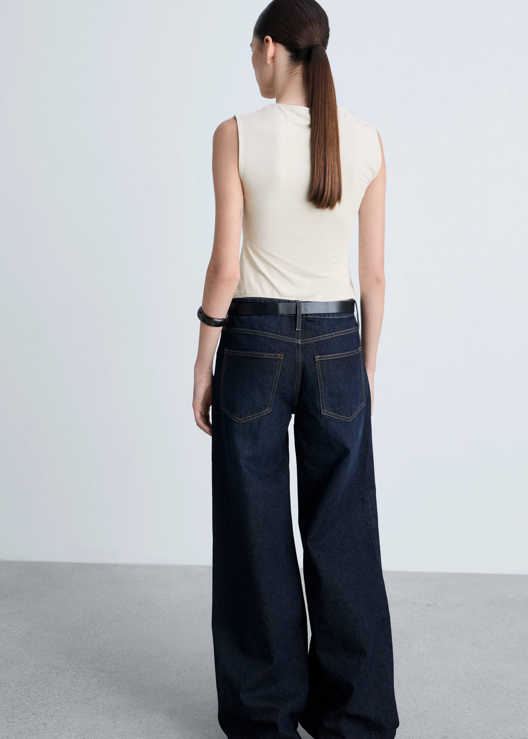 Square-neck strappy top - Reverse of the article