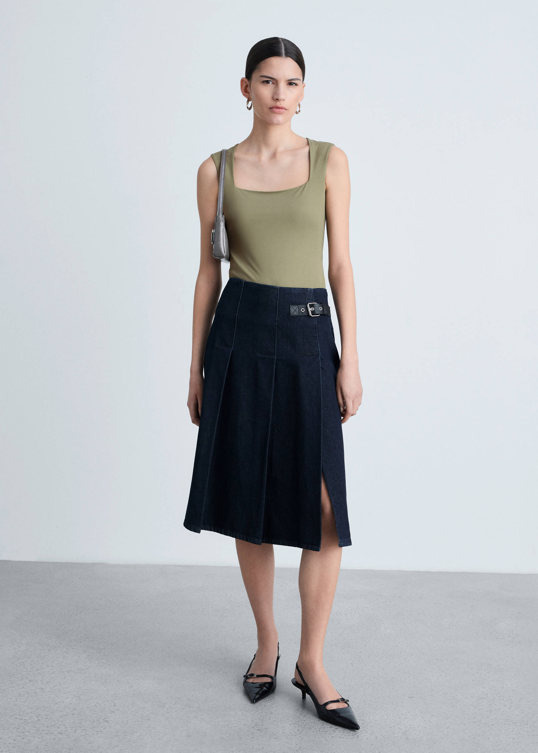 Square-neck strappy top - General plane