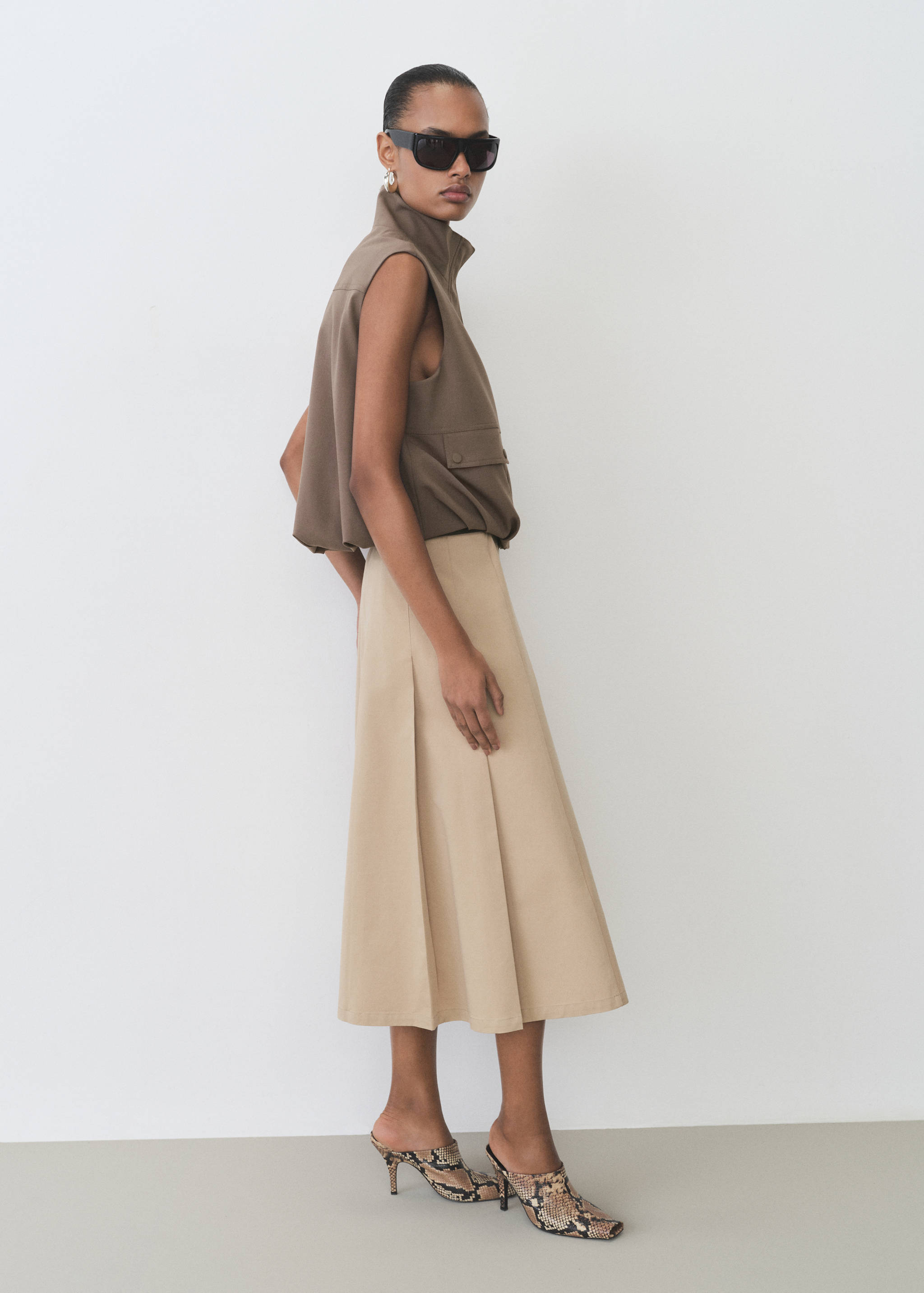 Oversized gilet with pockets - Details of the article 7