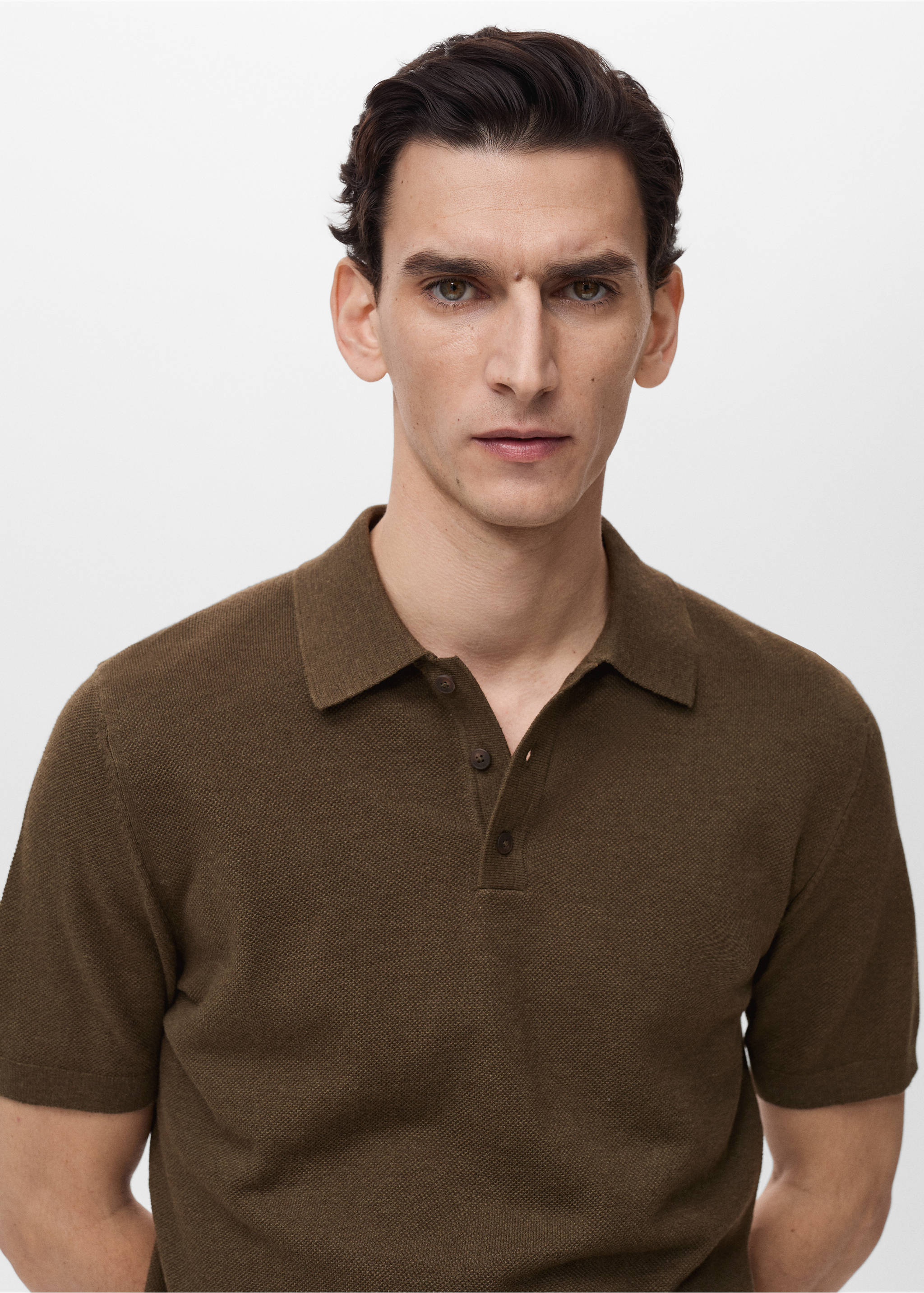 Structured knitted slim-fit polo shirt - Details of the article 1, Brown. Ref: 87065932-00.
