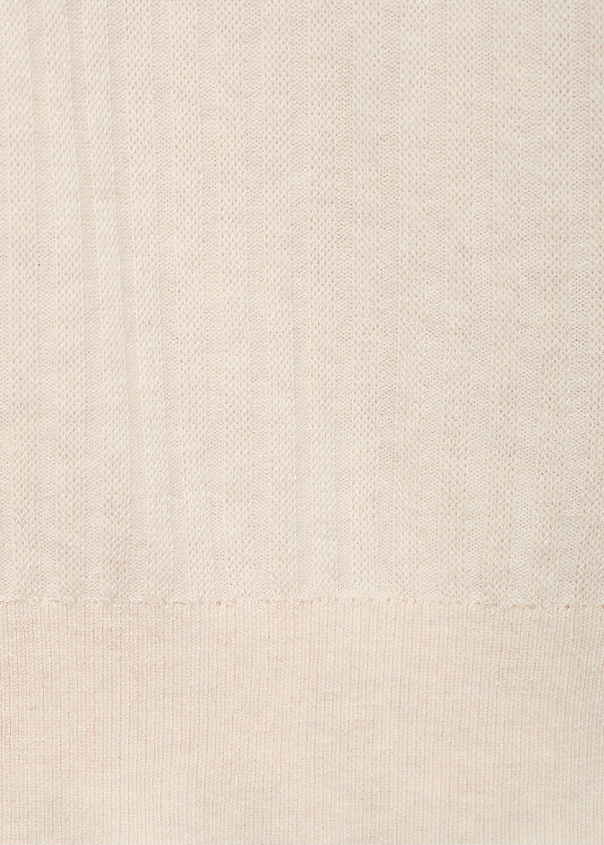 Primer plano del tejido de punto de camiseta en beige claro con canalé vertical., Blanco marfil. Ref: 87065933-00.