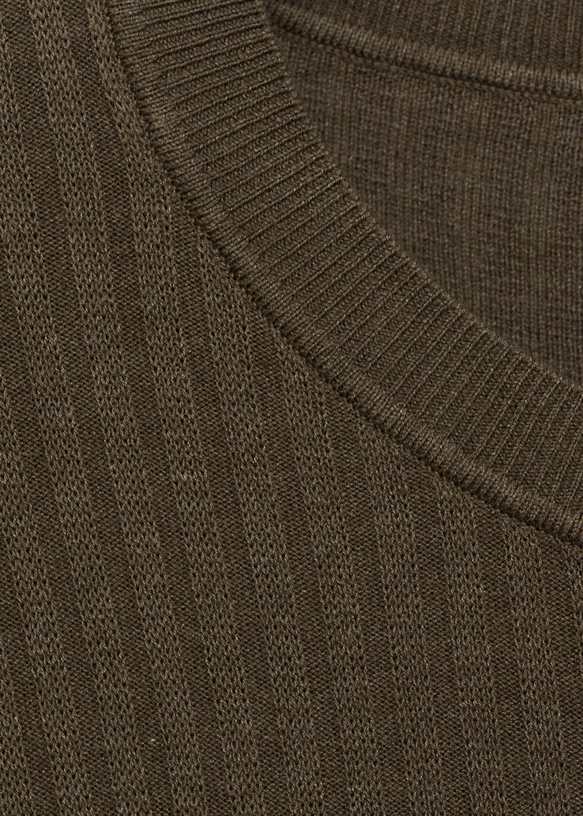 Textured striped T-shirt - Details of the article 8