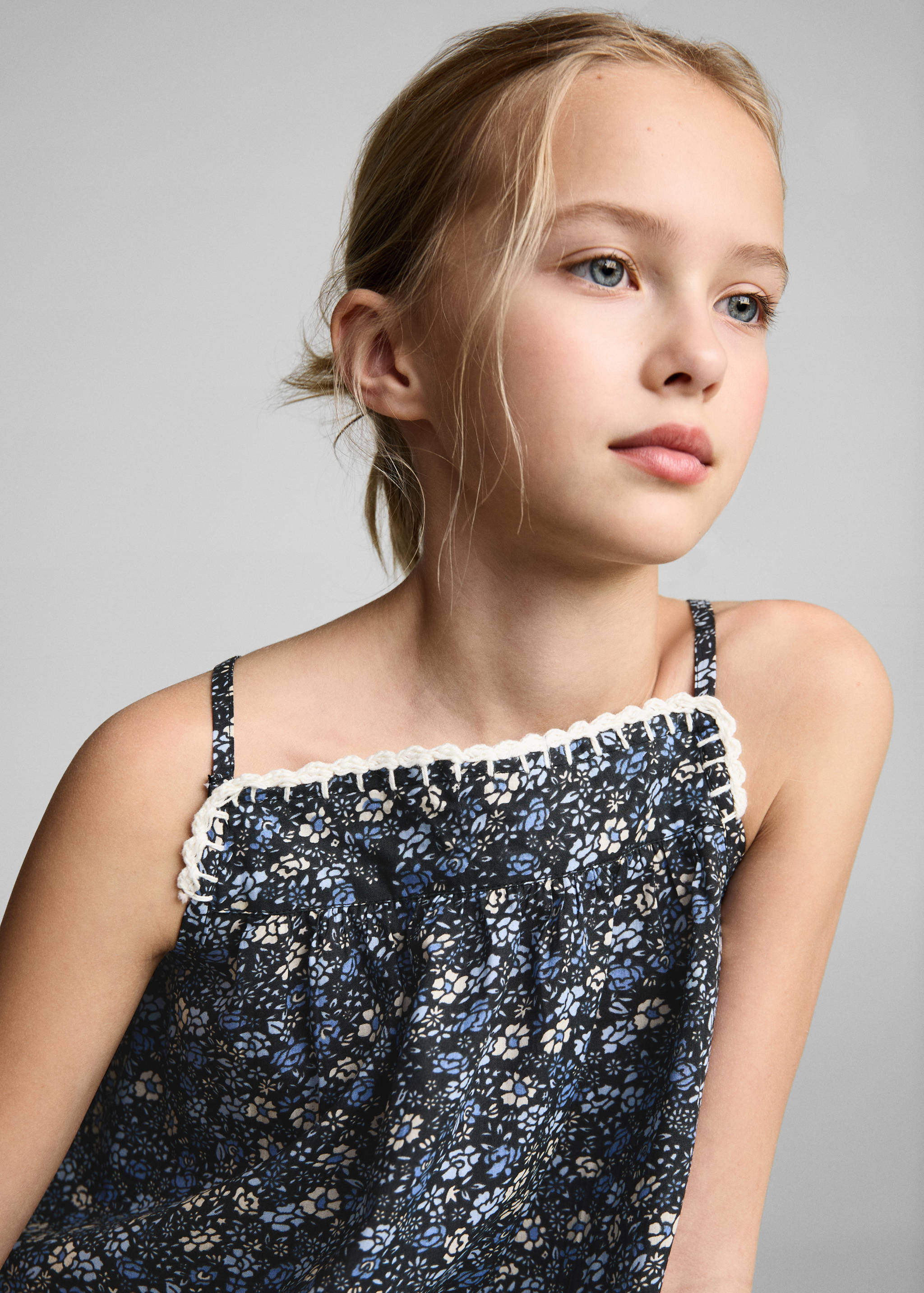 بلوزة مزخرفة بالزهور - تفاصيل المنتج 1