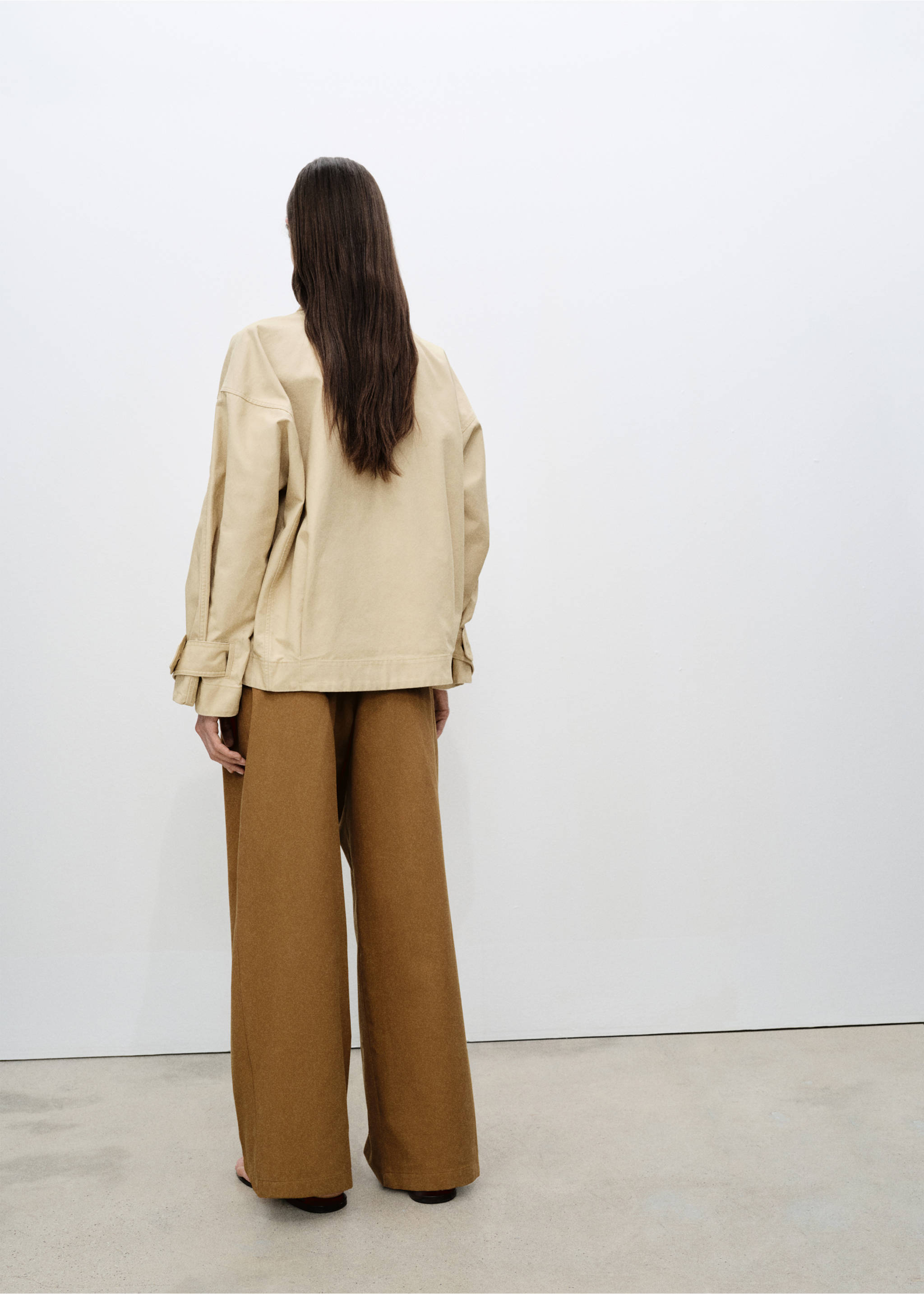 Cotton short trench - Reverse of the article, Light/Pastel Grey. Ref: 87065953-00.