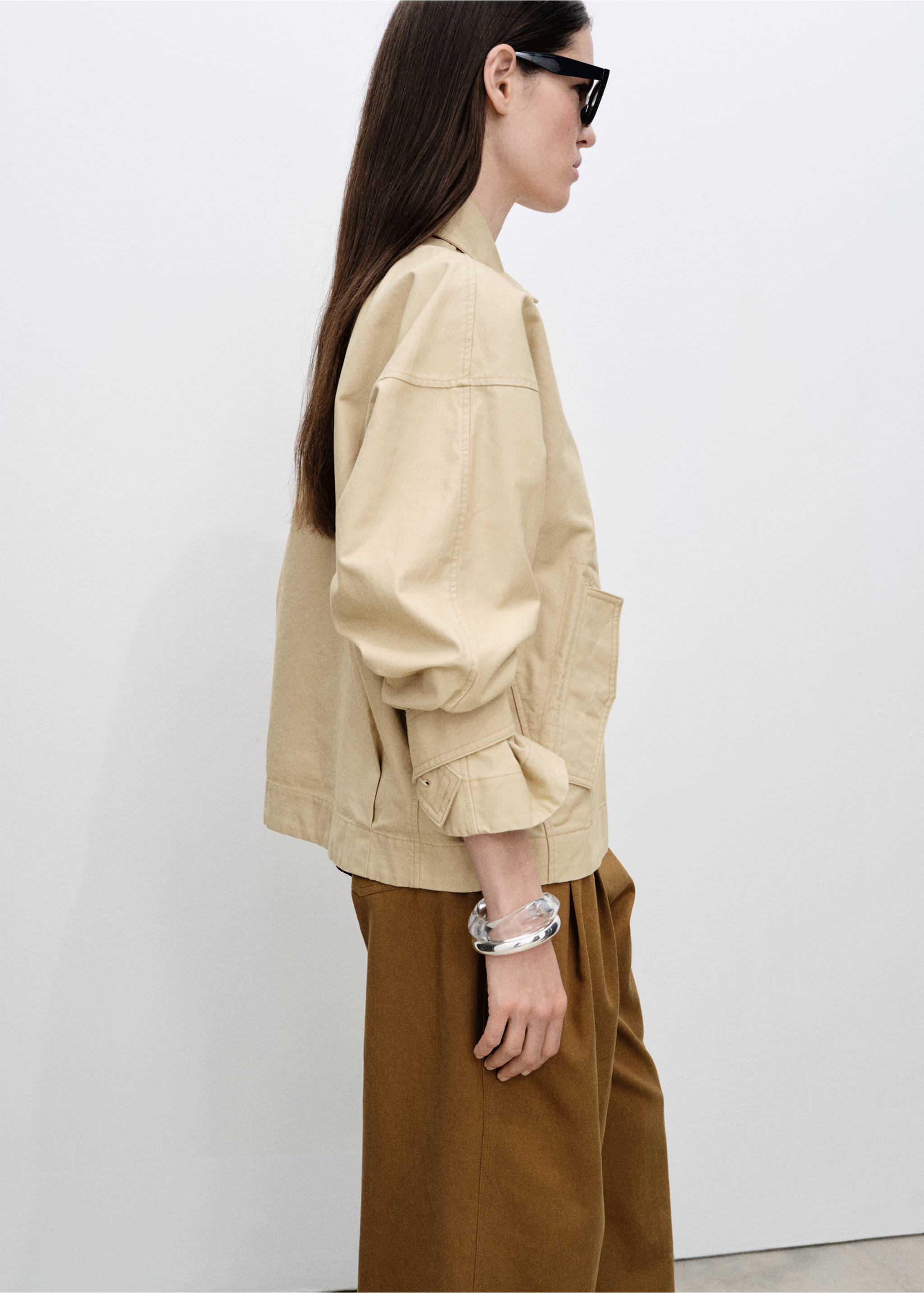 Cotton short trench - Details of the article 2, Light/Pastel Grey. Ref: 87065953-00.