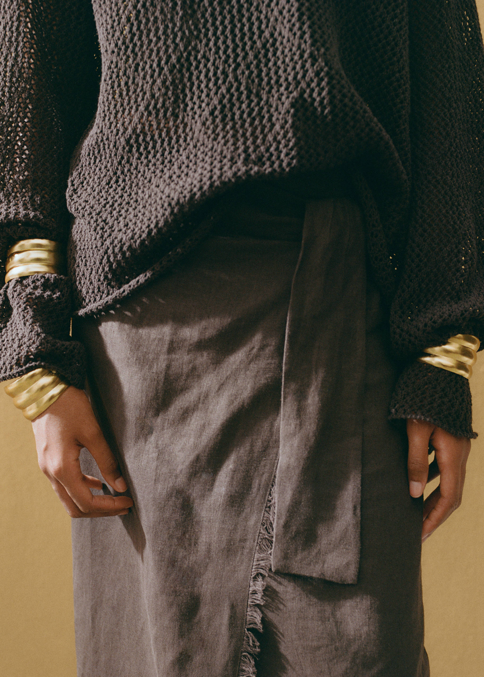 Rigid bracelet with relief - General plane