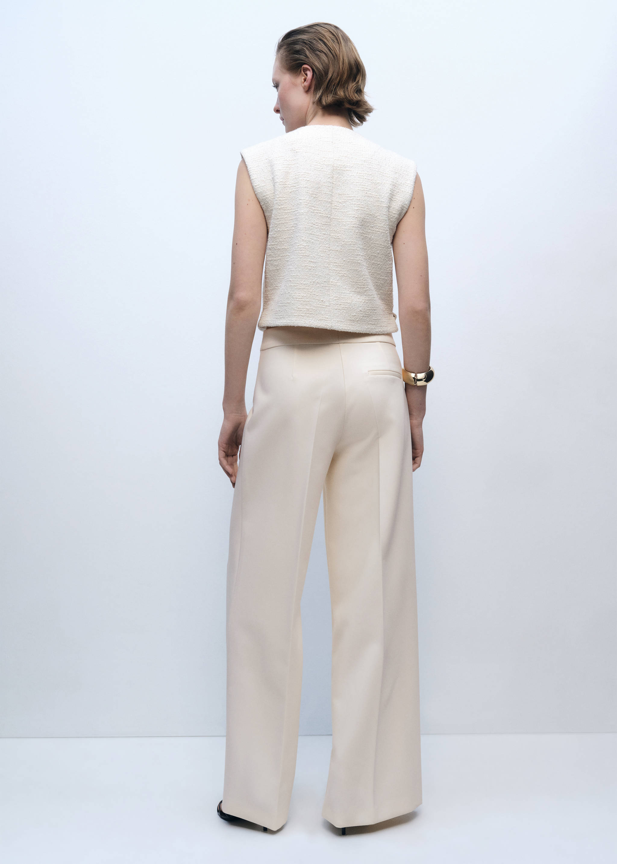 Wide leg mid-rise trousers with pockets - Reverse of the article
