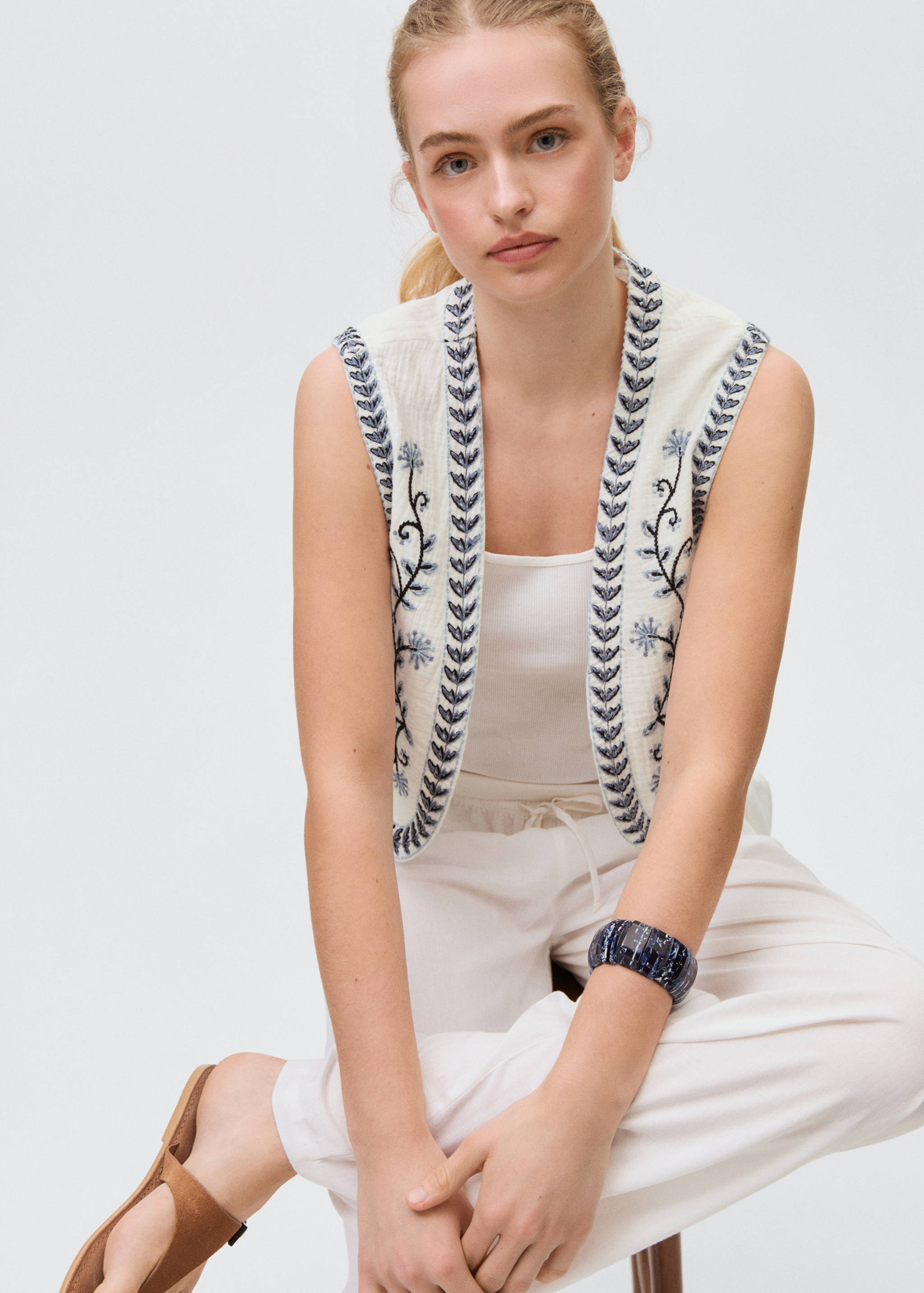 Chaleco crop bordado flores - Detalle del artículo 2