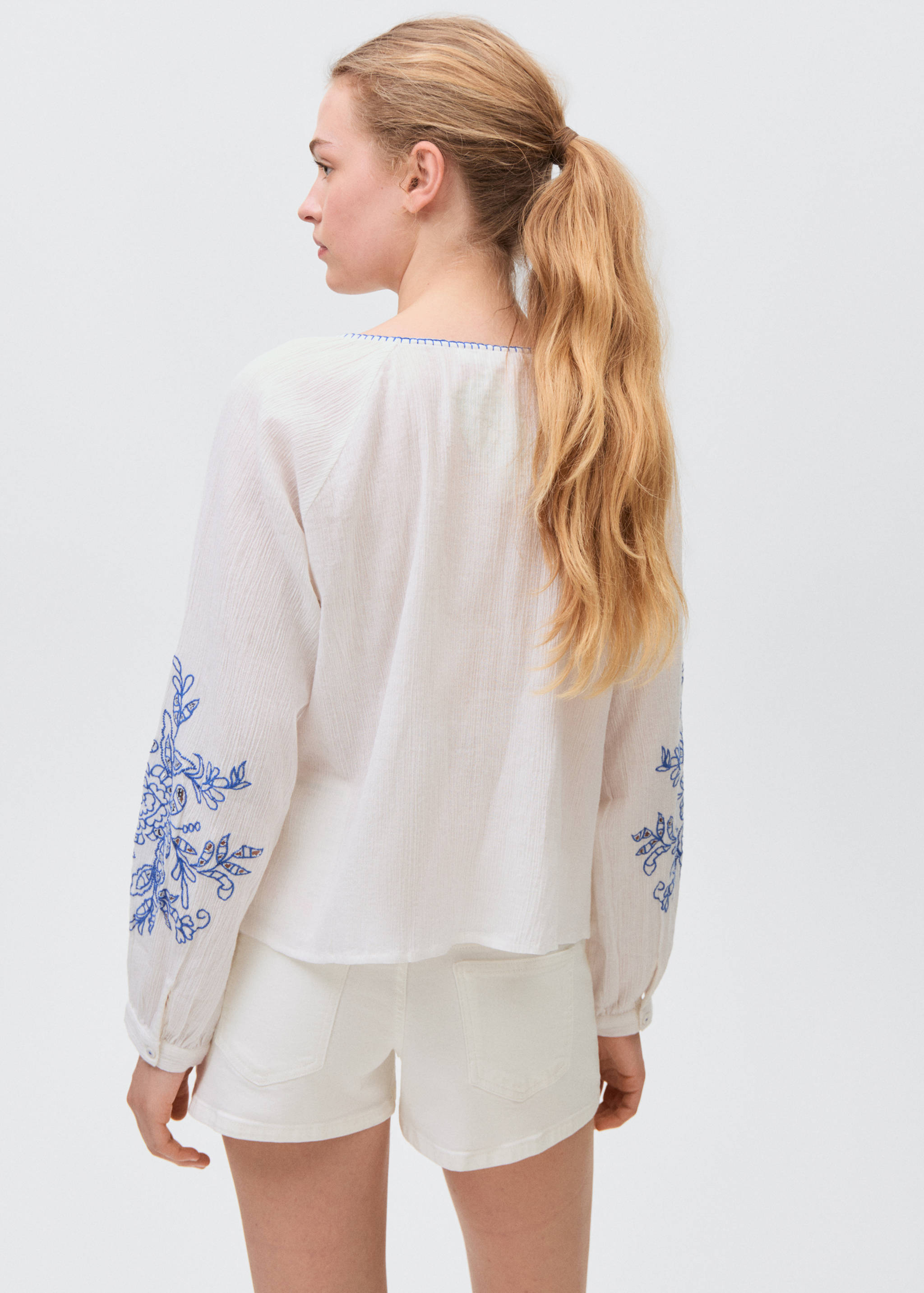 Embroidered puff-sleeve blouse - Reverse of the article